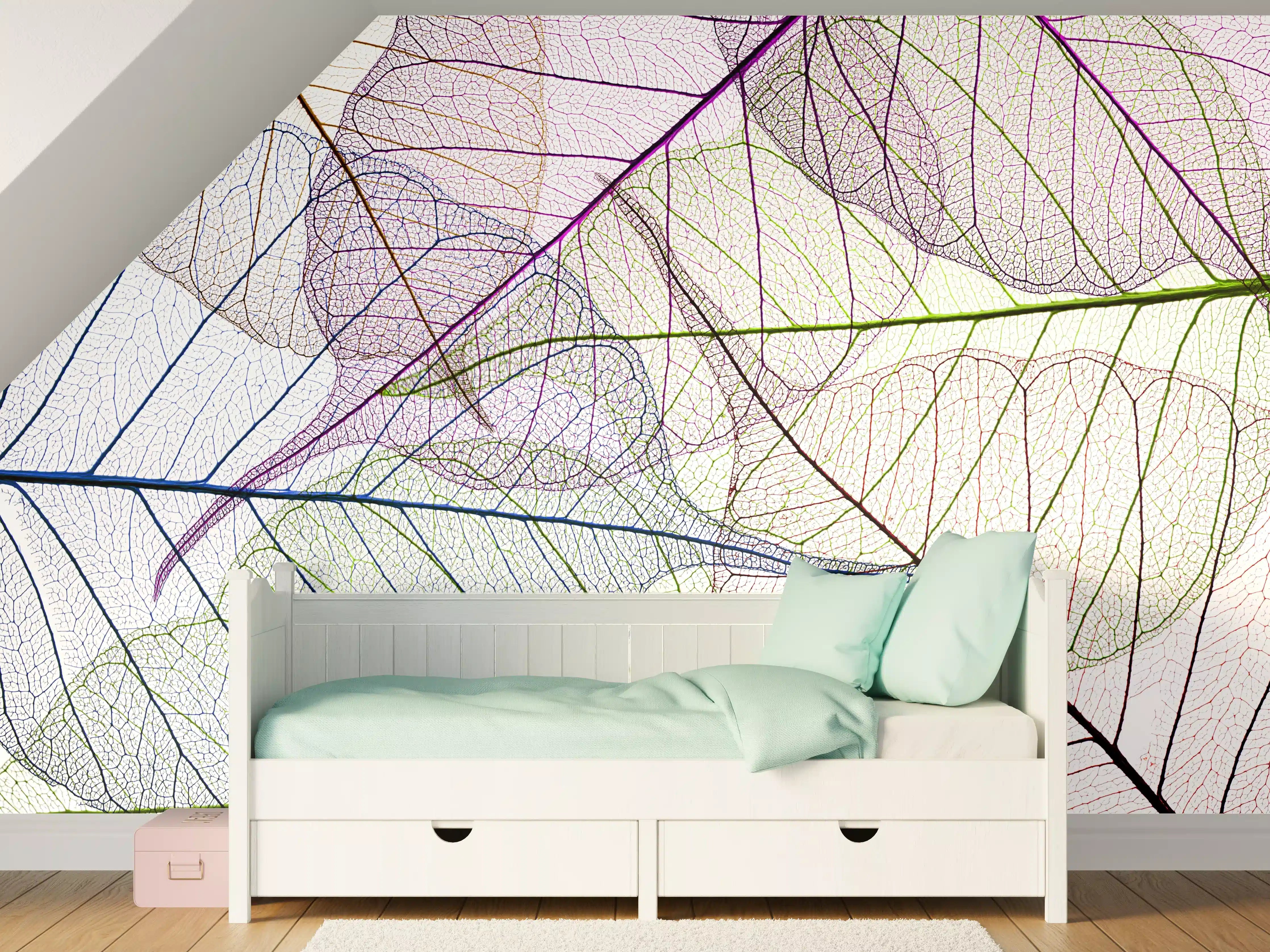 Kinderzimmer Wandgestaltung - Farbenfrohe Blätter auf Weiß