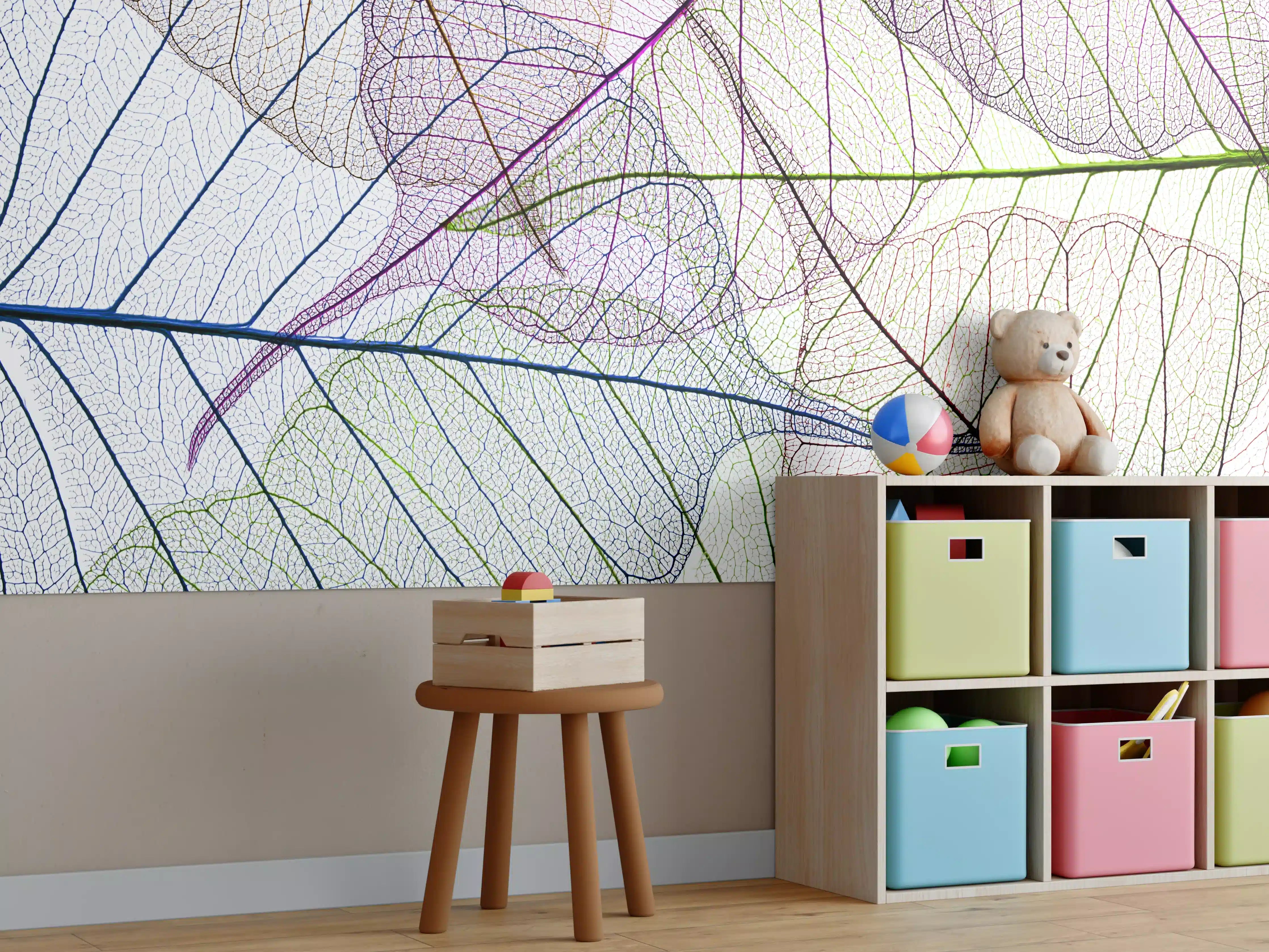 Kinderzimmer Wandgestaltung - Farbenfrohe Blätter auf Weiß
