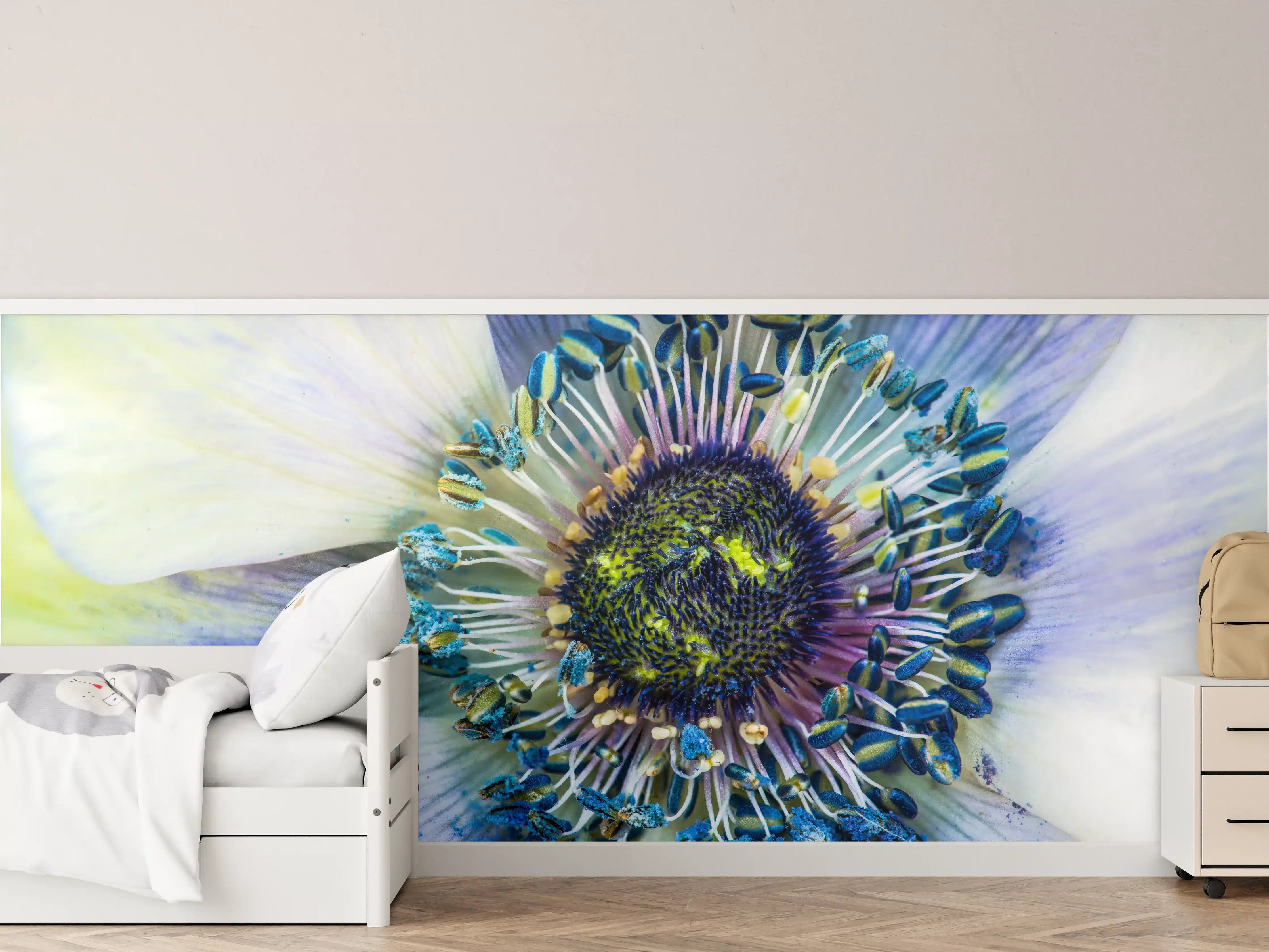 Kinderzimmer Wandgestaltung - Farbenfrohe Blumenmitte in Nahaufnahme