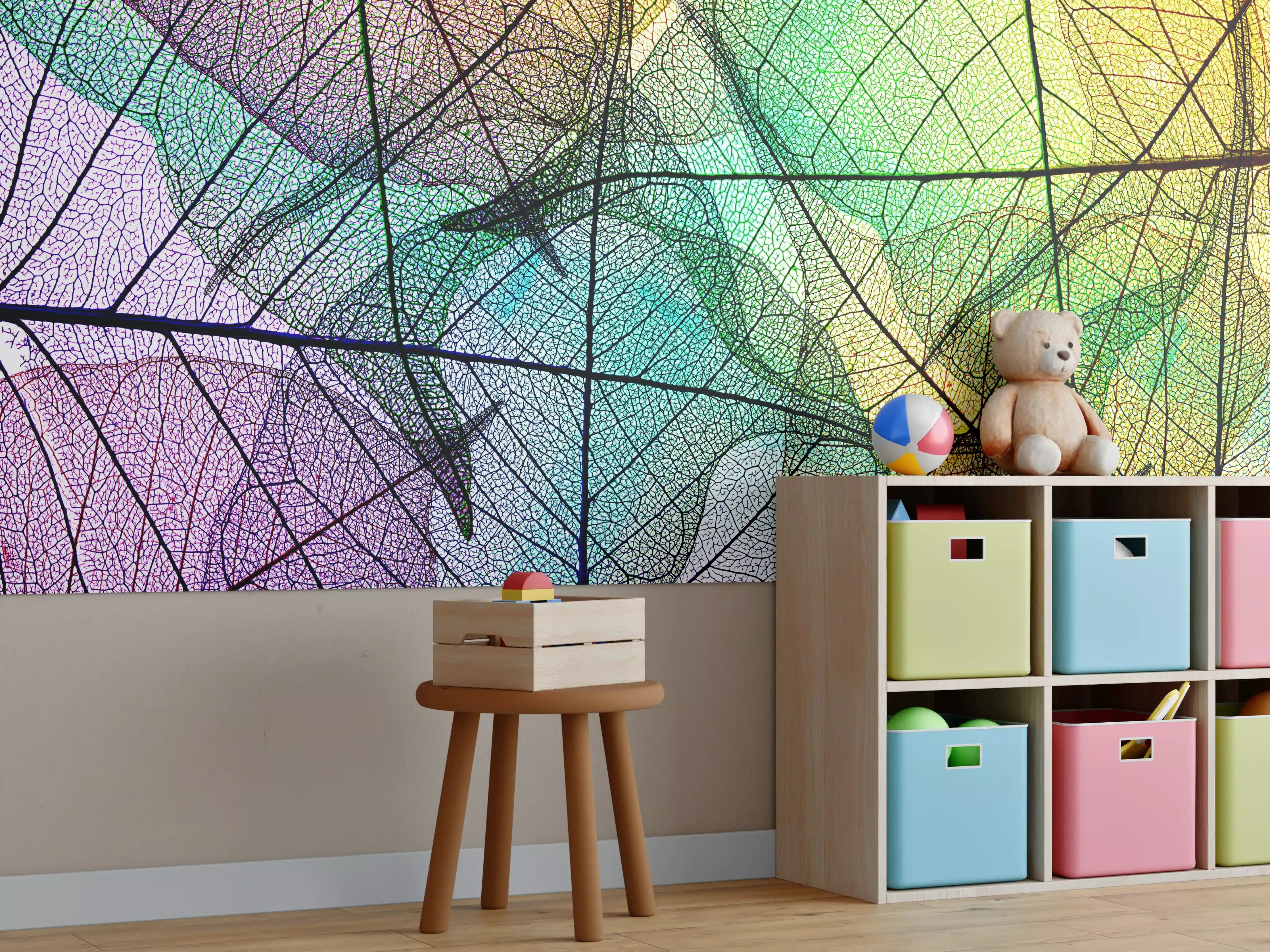 Kinderzimmer Wandgestaltung - Farbenfrohe Laubtextur auf Weiß