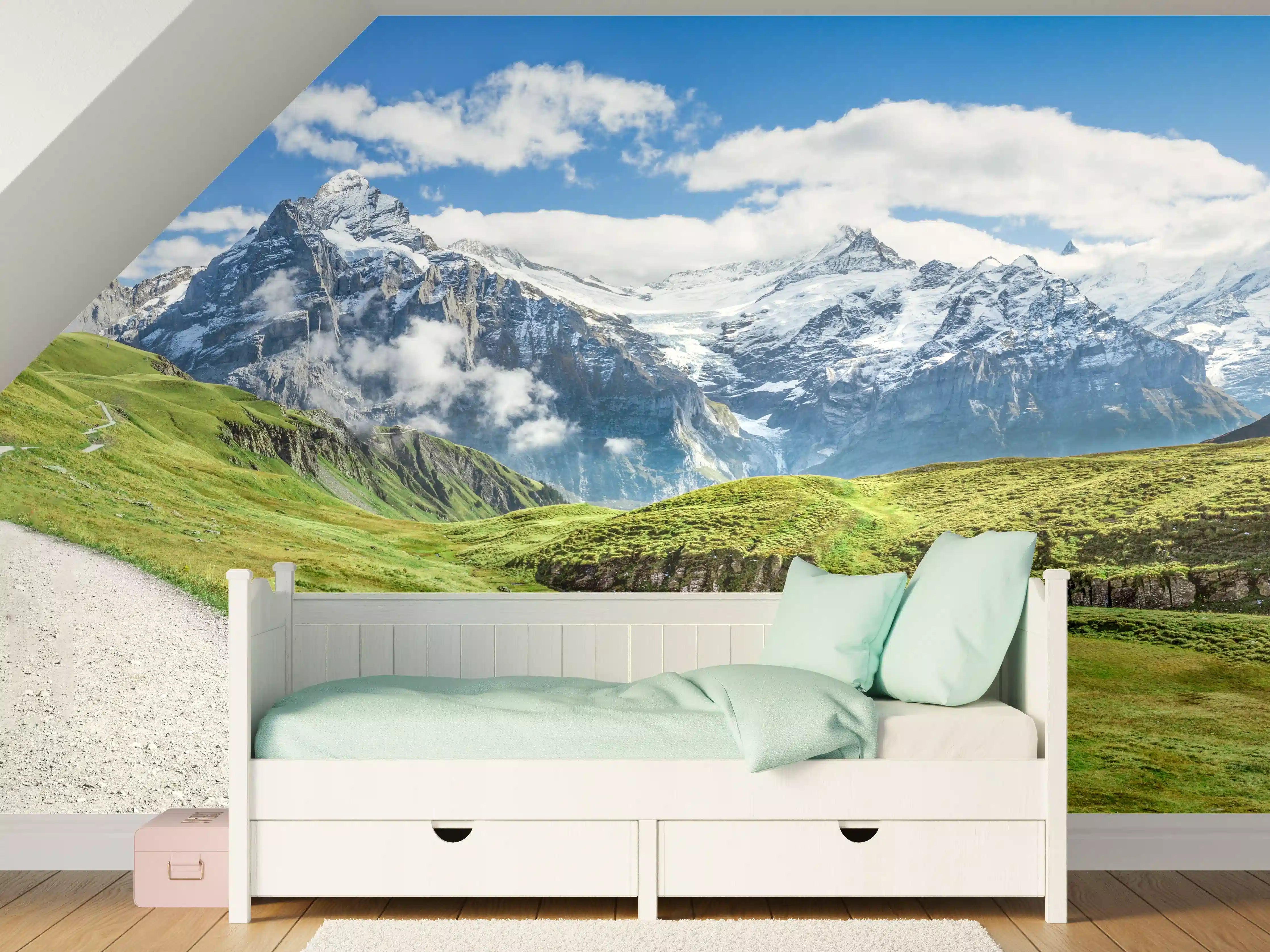 Kinderzimmer Wandgestaltung - Friedlicher Wanderweg in den Alpen