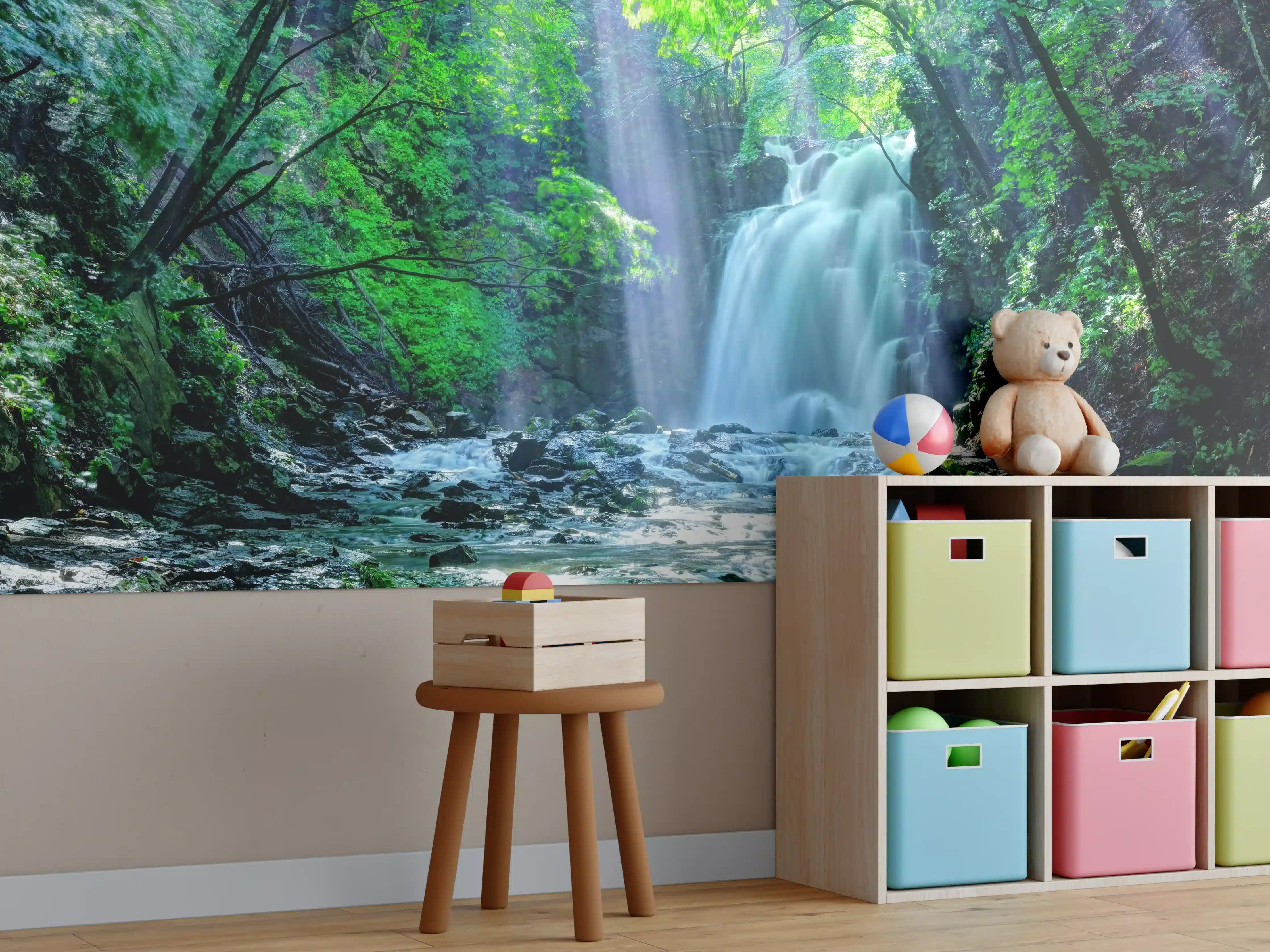 Kinderzimmer Wandgestaltung - Friedlicher Wasserfall im Wald von Asama
