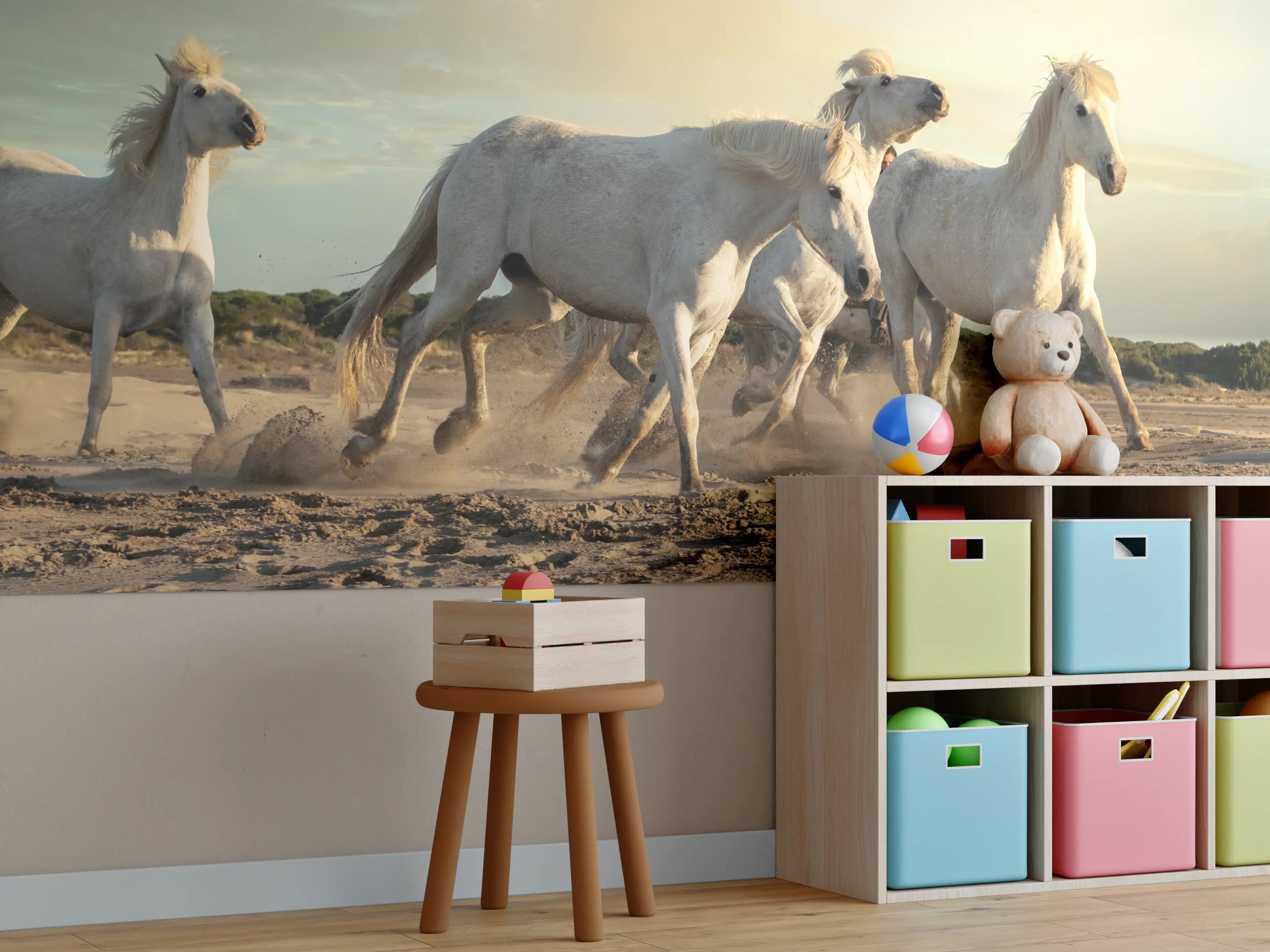 Kinderzimmer Wandgestaltung - Galoppierende weiße Pferde bei Sonnenuntergang