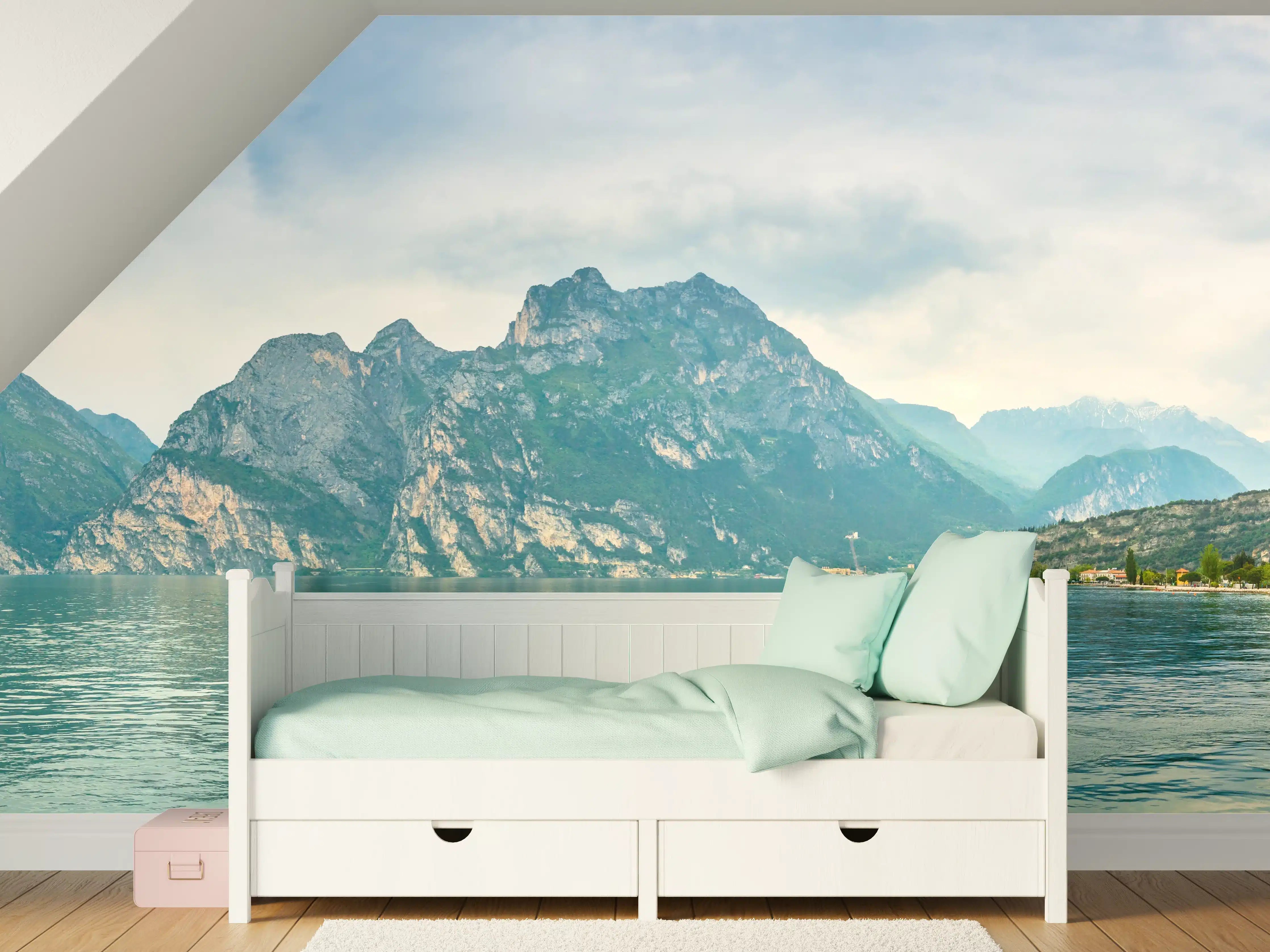 Kinderzimmer Wandgestaltung - Gardasee im Farbenspiel von Himmel und Natur