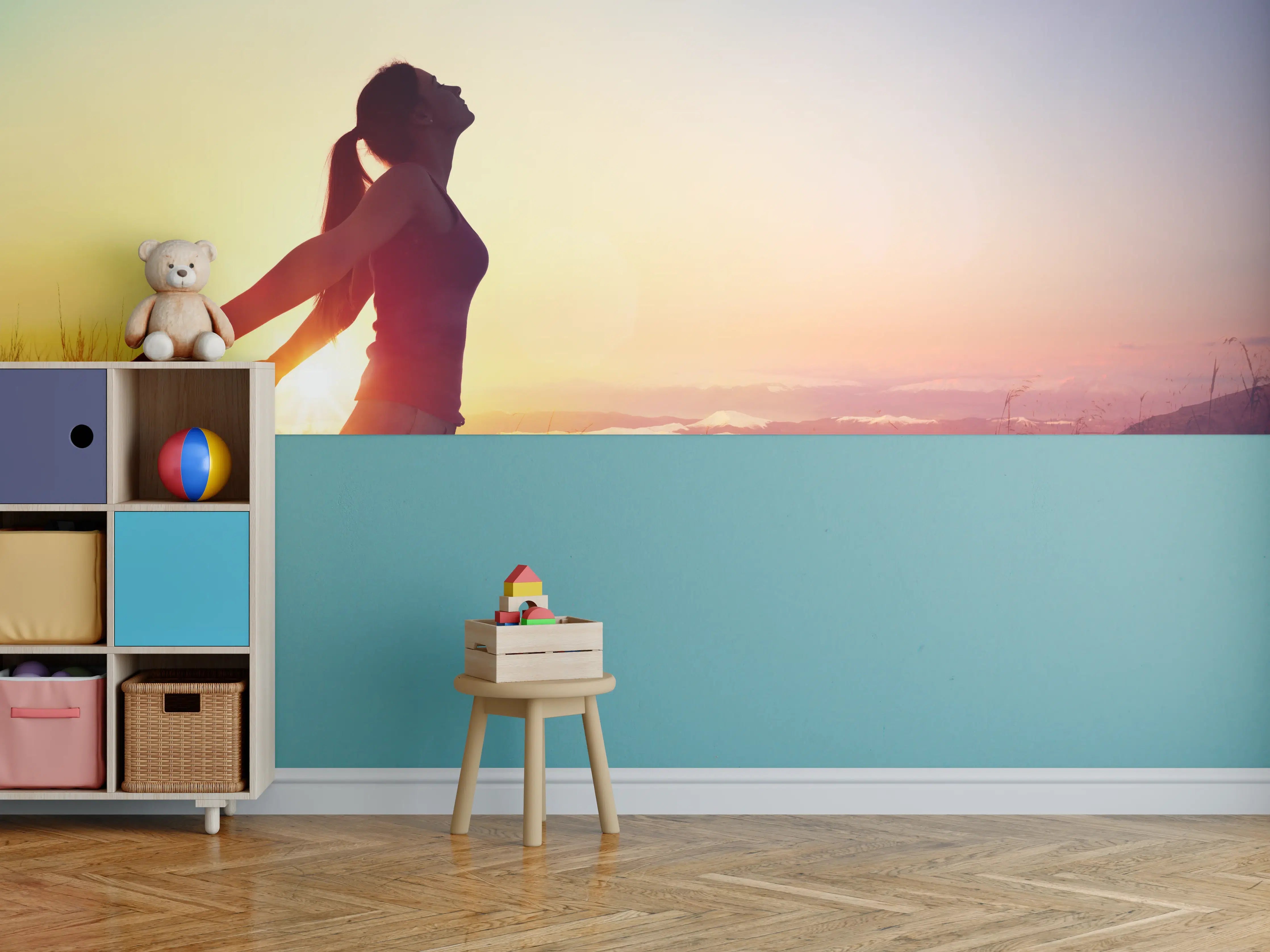 Kinderzimmer Wandgestaltung - Glückliche Frau beim Sonnenuntergang