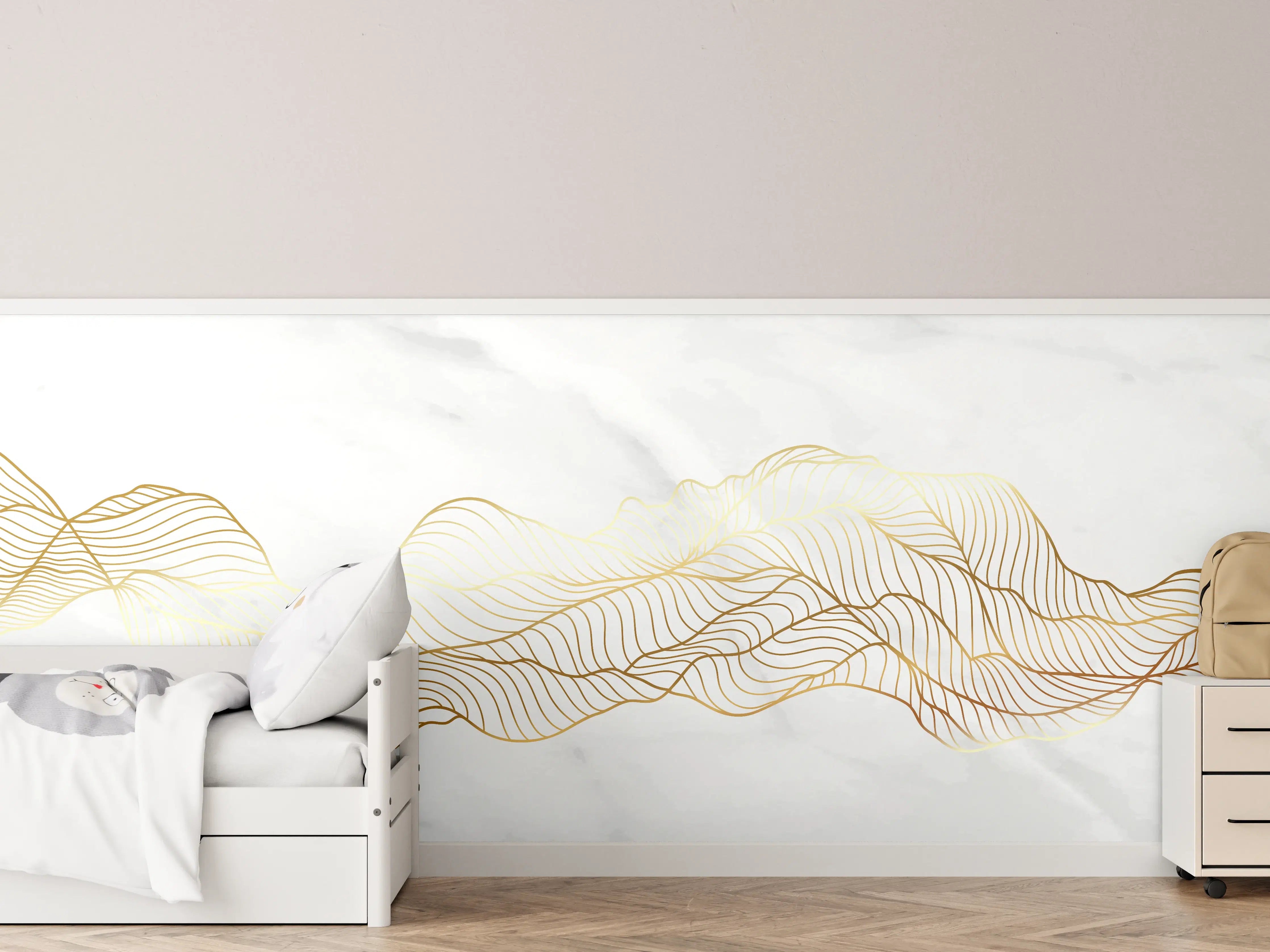 Kinderzimmer Wandgestaltung - Goldene Wellenlinien auf Marmor