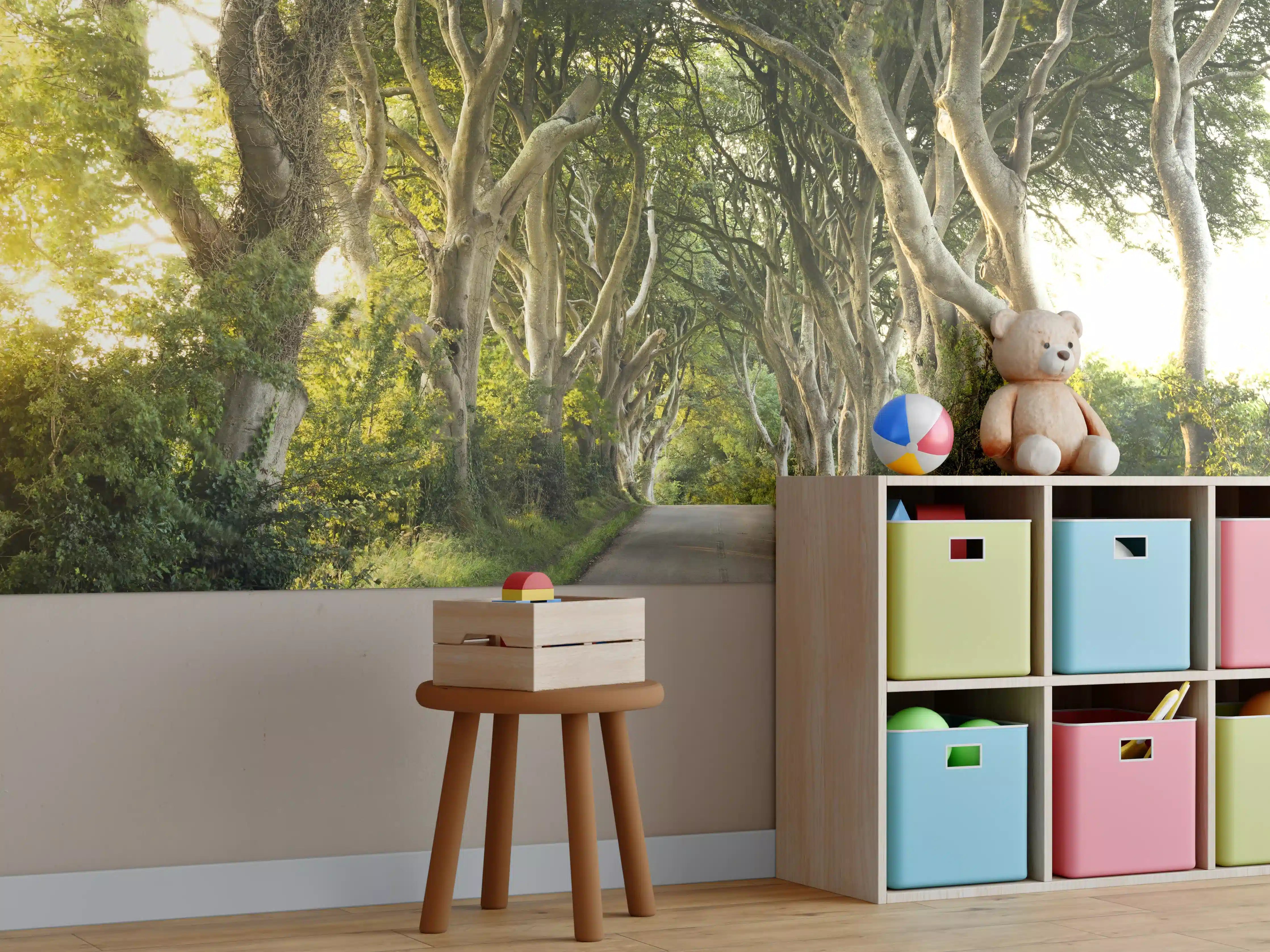 Kinderzimmer Wandgestaltung - Goldener Weg im Wald