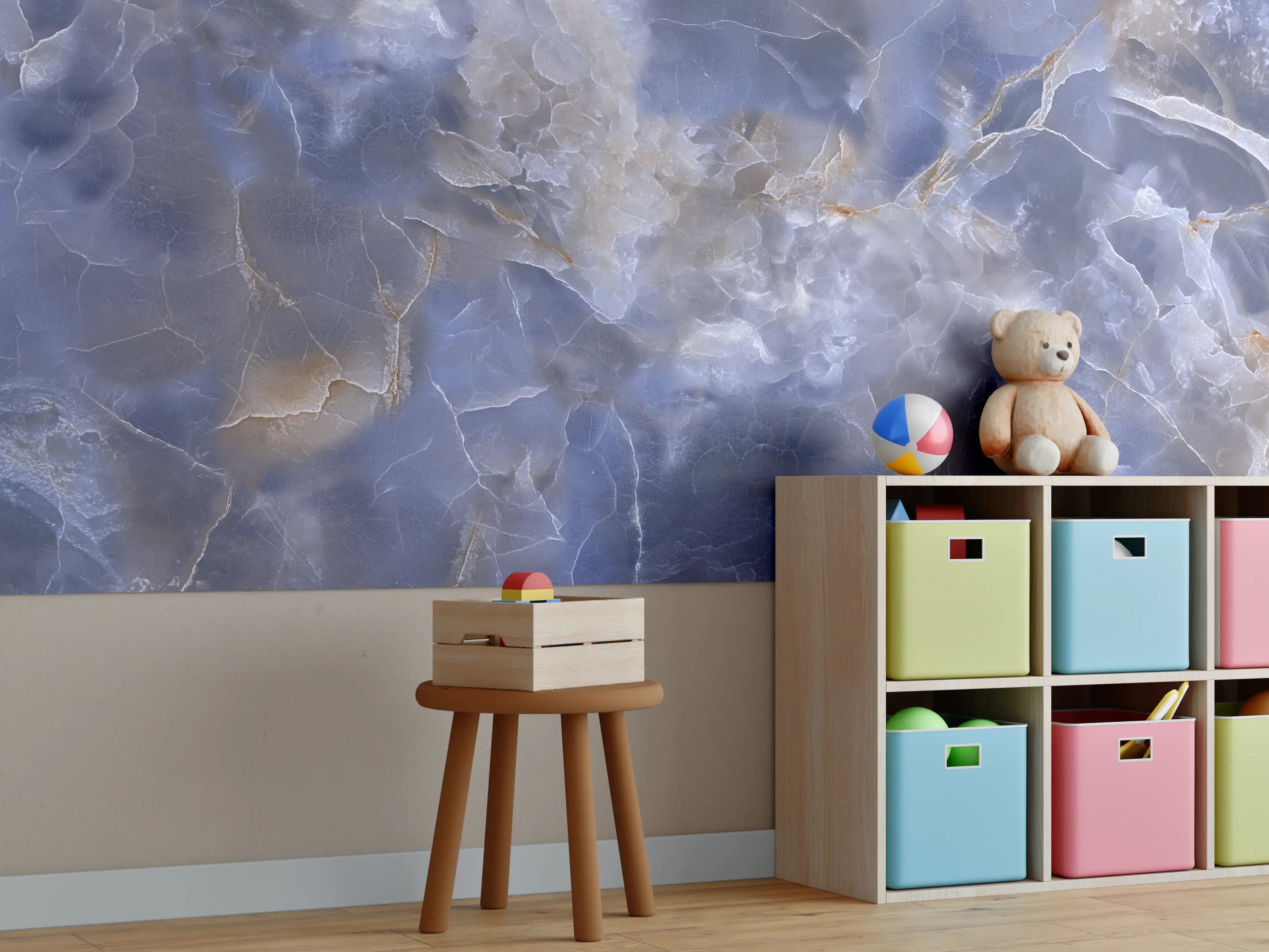 Kinderzimmer Wandgestaltung - Grau-weißer Marmor mit Goldakzenten