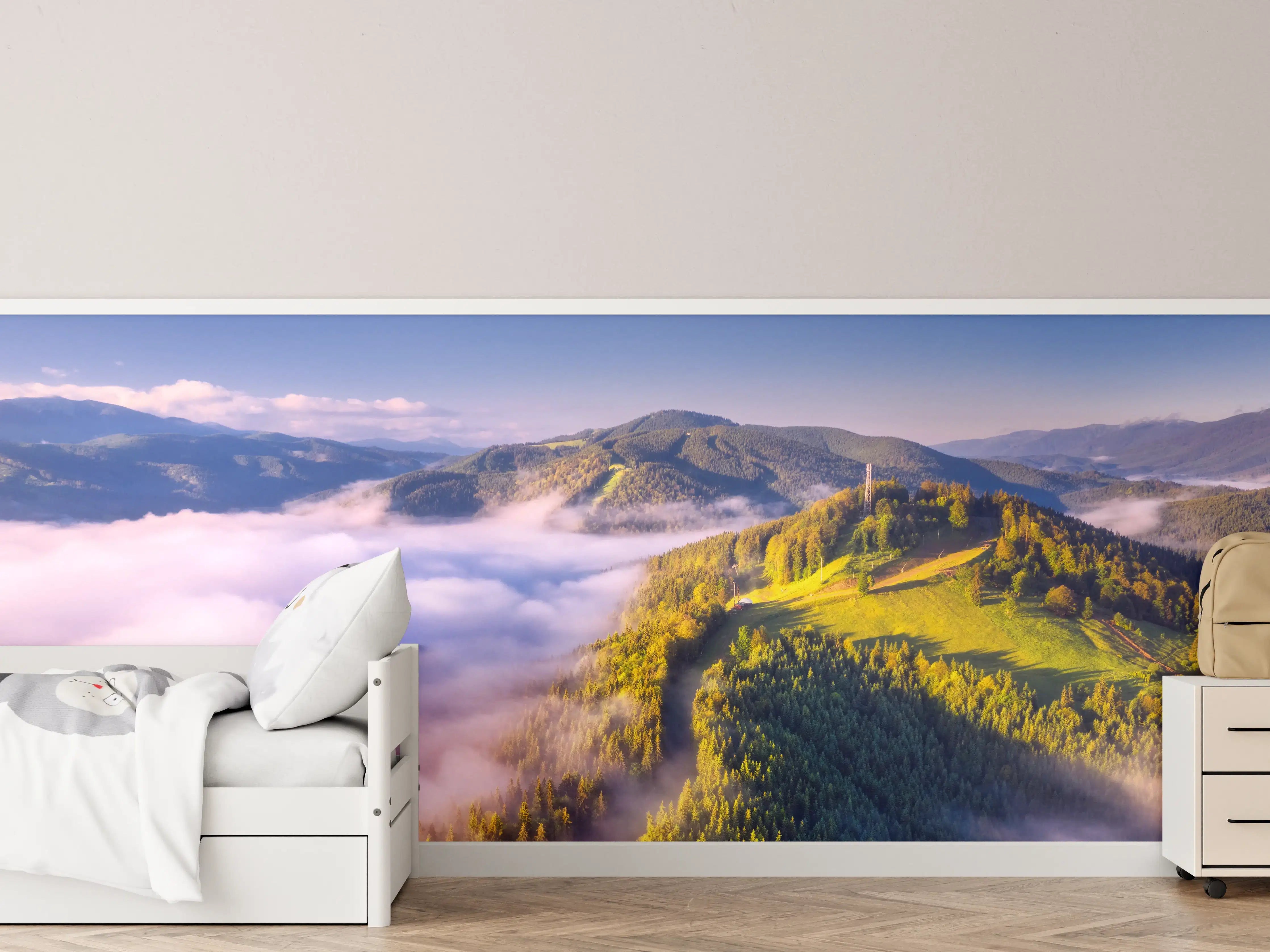 Kinderzimmer Wandgestaltung - Graue Wolken über weißen Gipfeln