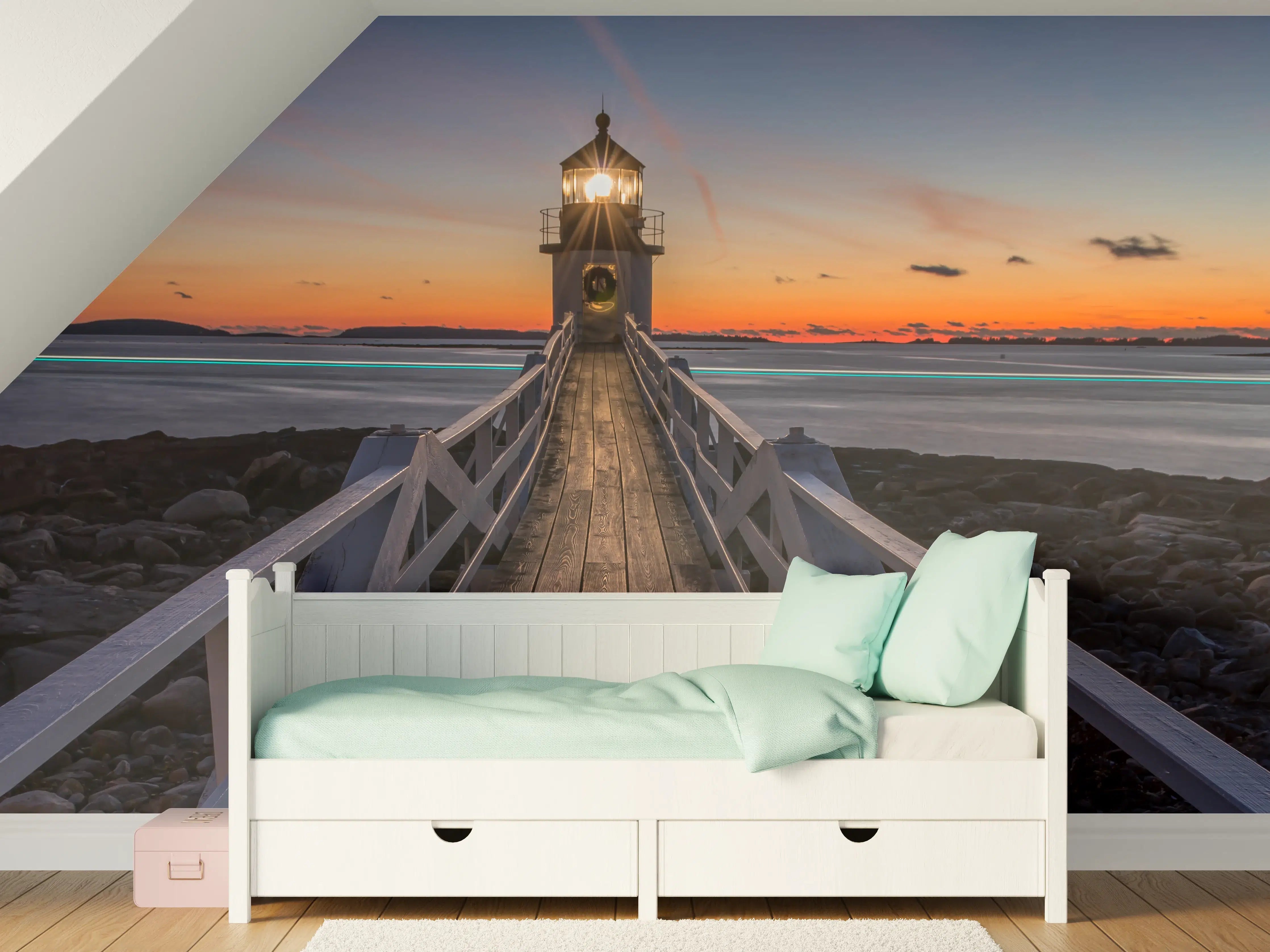 Kinderzimmer Wandgestaltung - Grauer Leuchtturm im Abendlicht