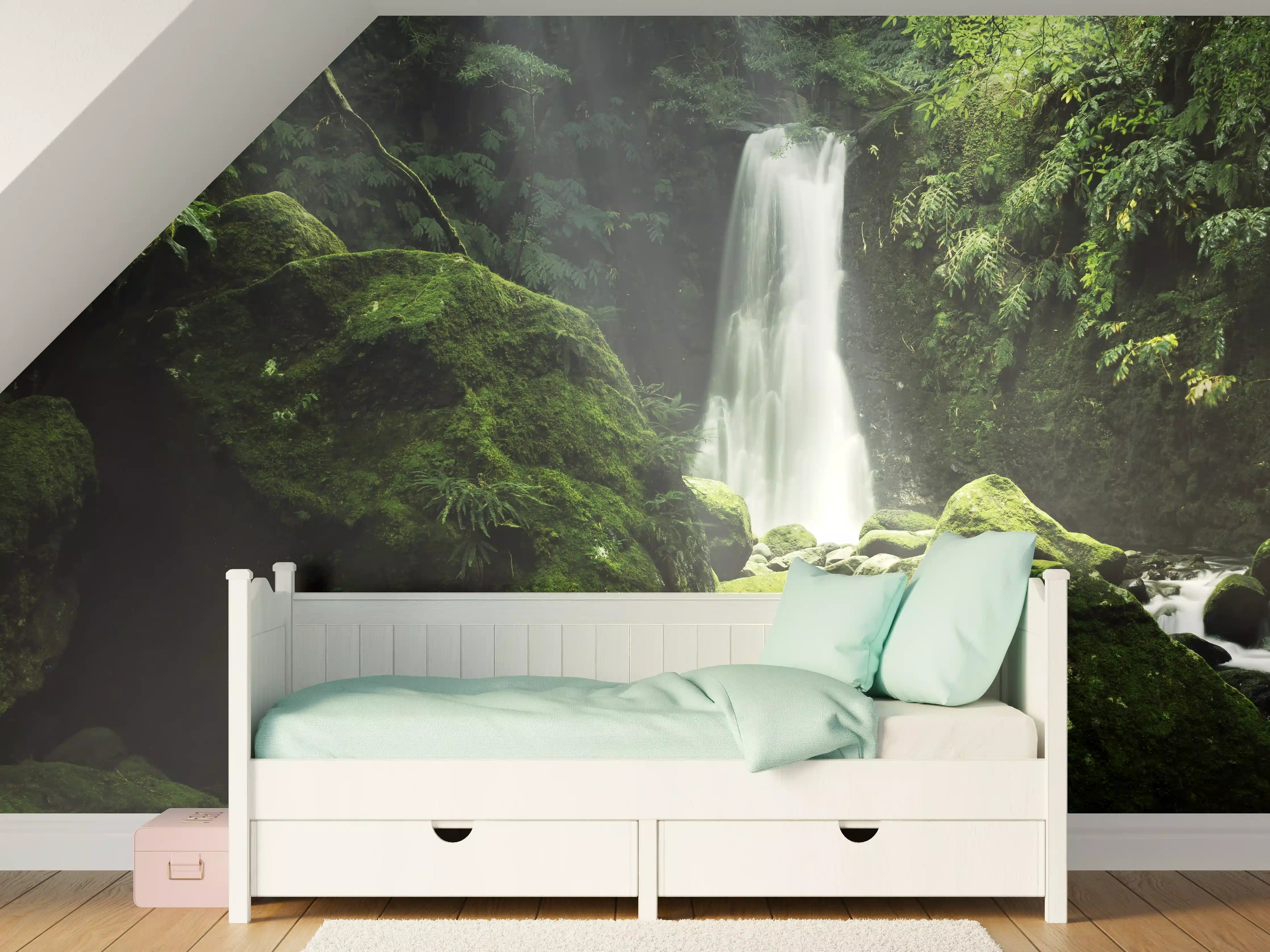 Kinderzimmer Wandgestaltung - Grüner Mystik-Wasserfall