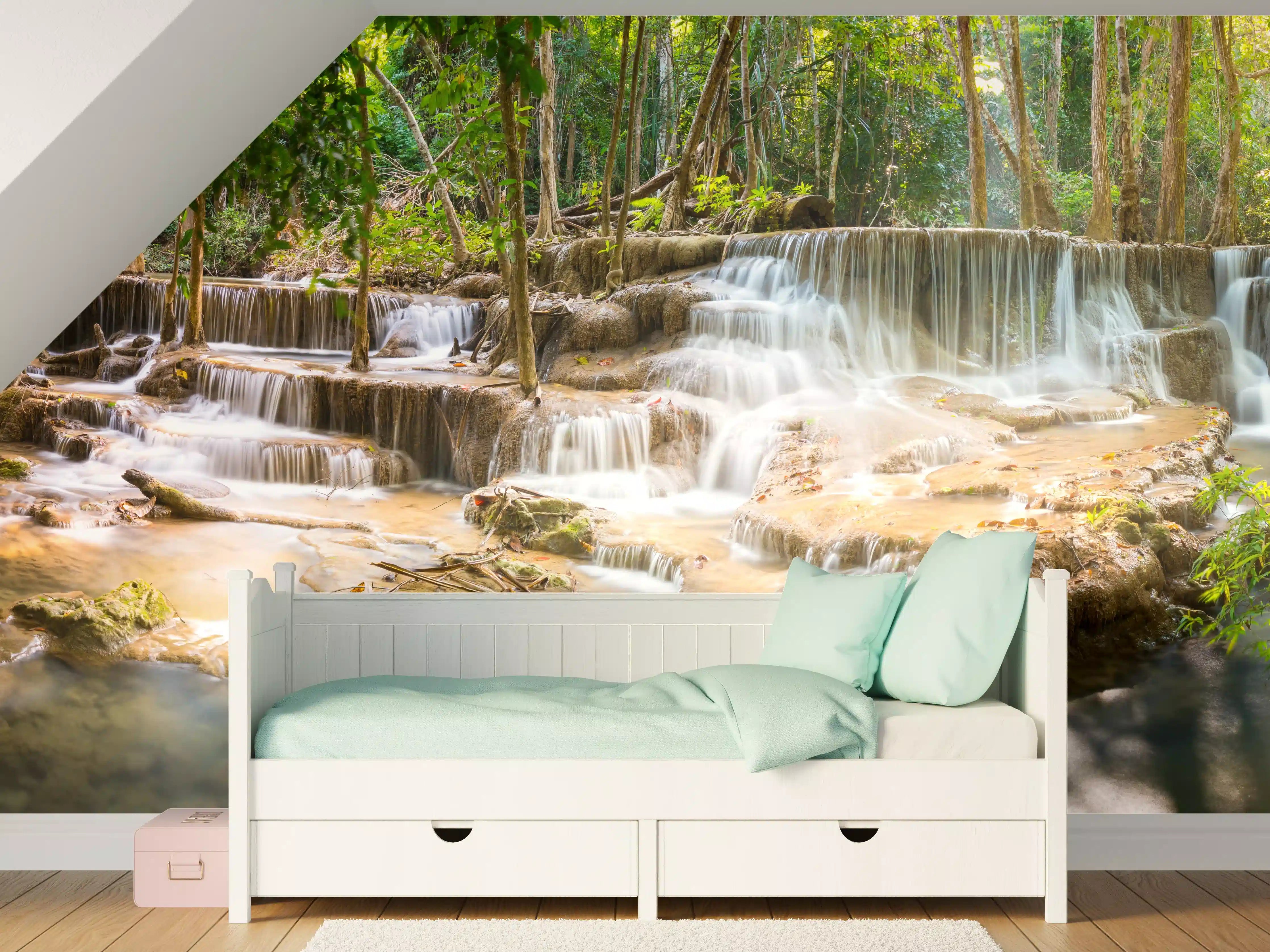 Kinderzimmer Wandgestaltung - Grüner Wasserfall im Wald