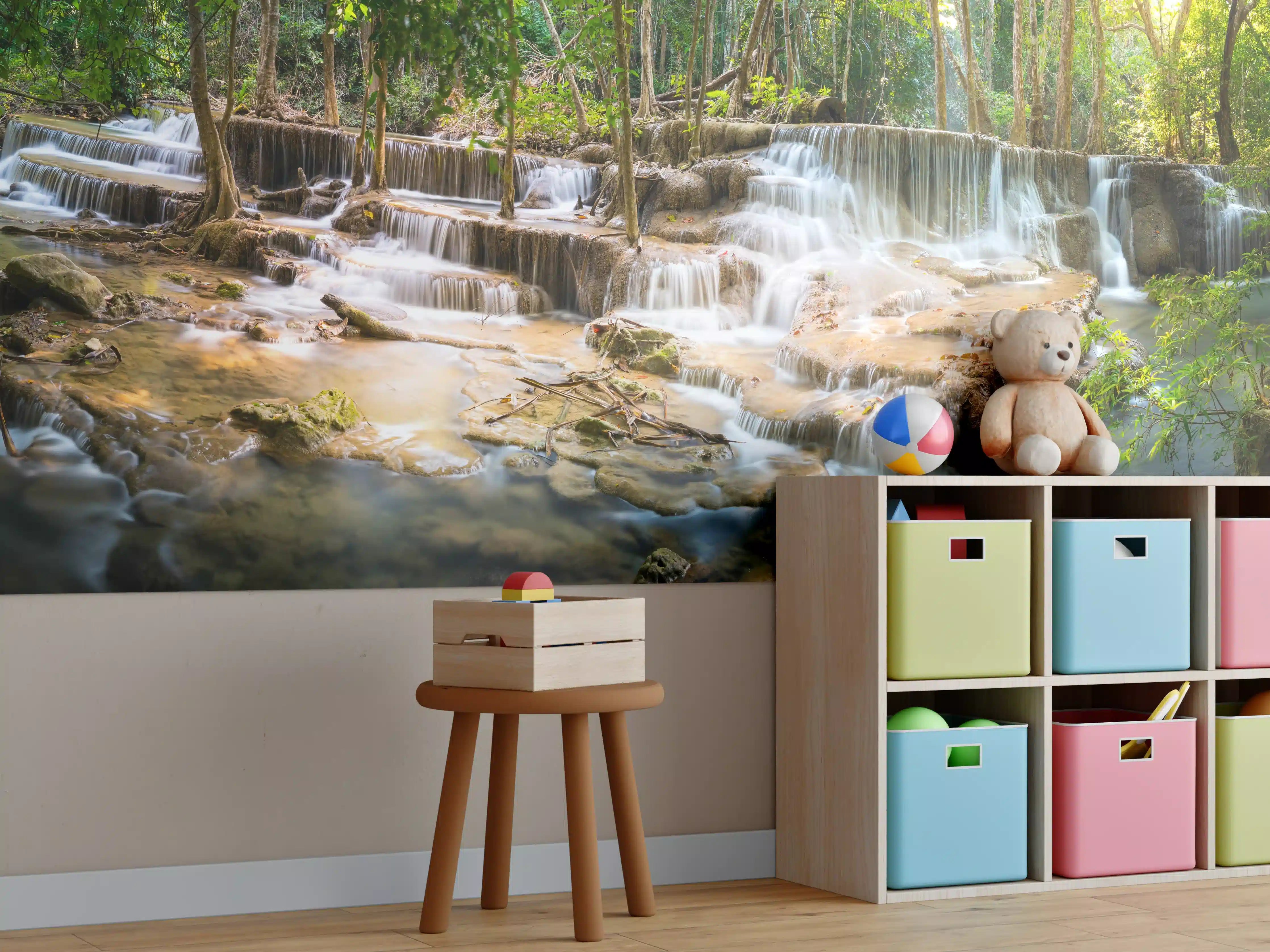 Kinderzimmer Wandgestaltung - Grüner Wasserfall im Wald