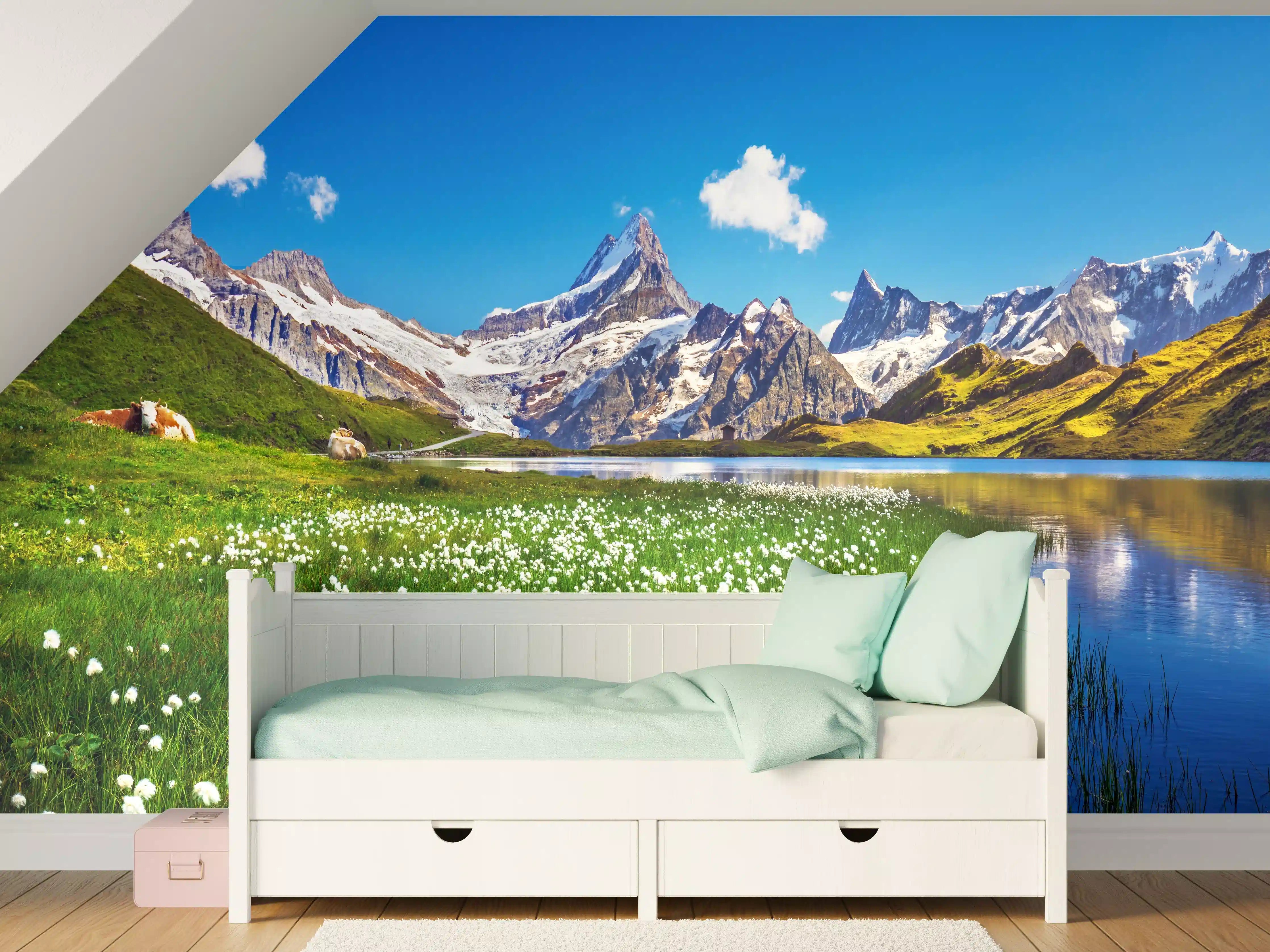 Kinderzimmer Wandgestaltung - Heitere Aussicht auf die Berner Alpenkette