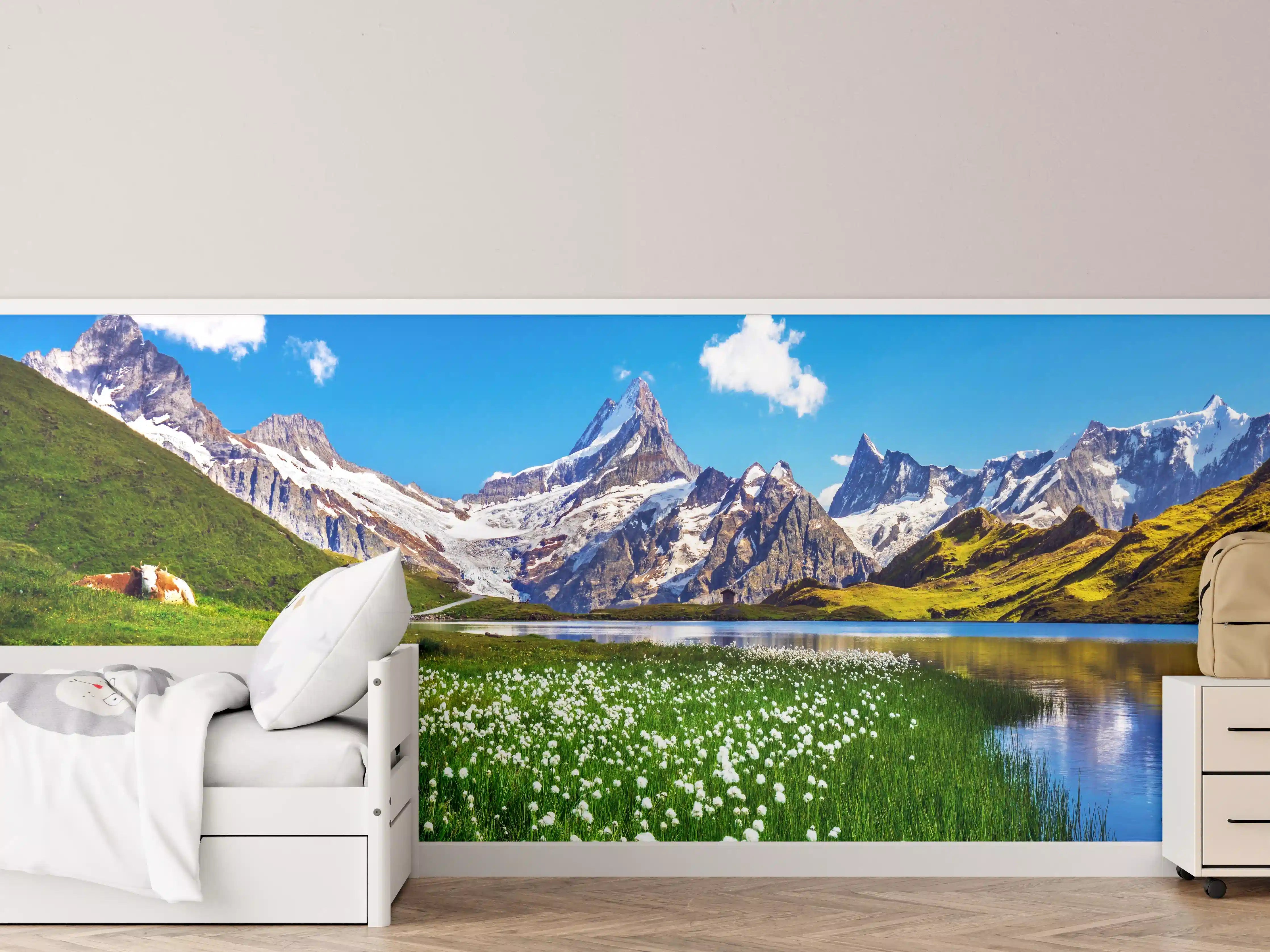 Kinderzimmer Wandgestaltung - Heitere Aussicht auf die Berner Alpenkette
