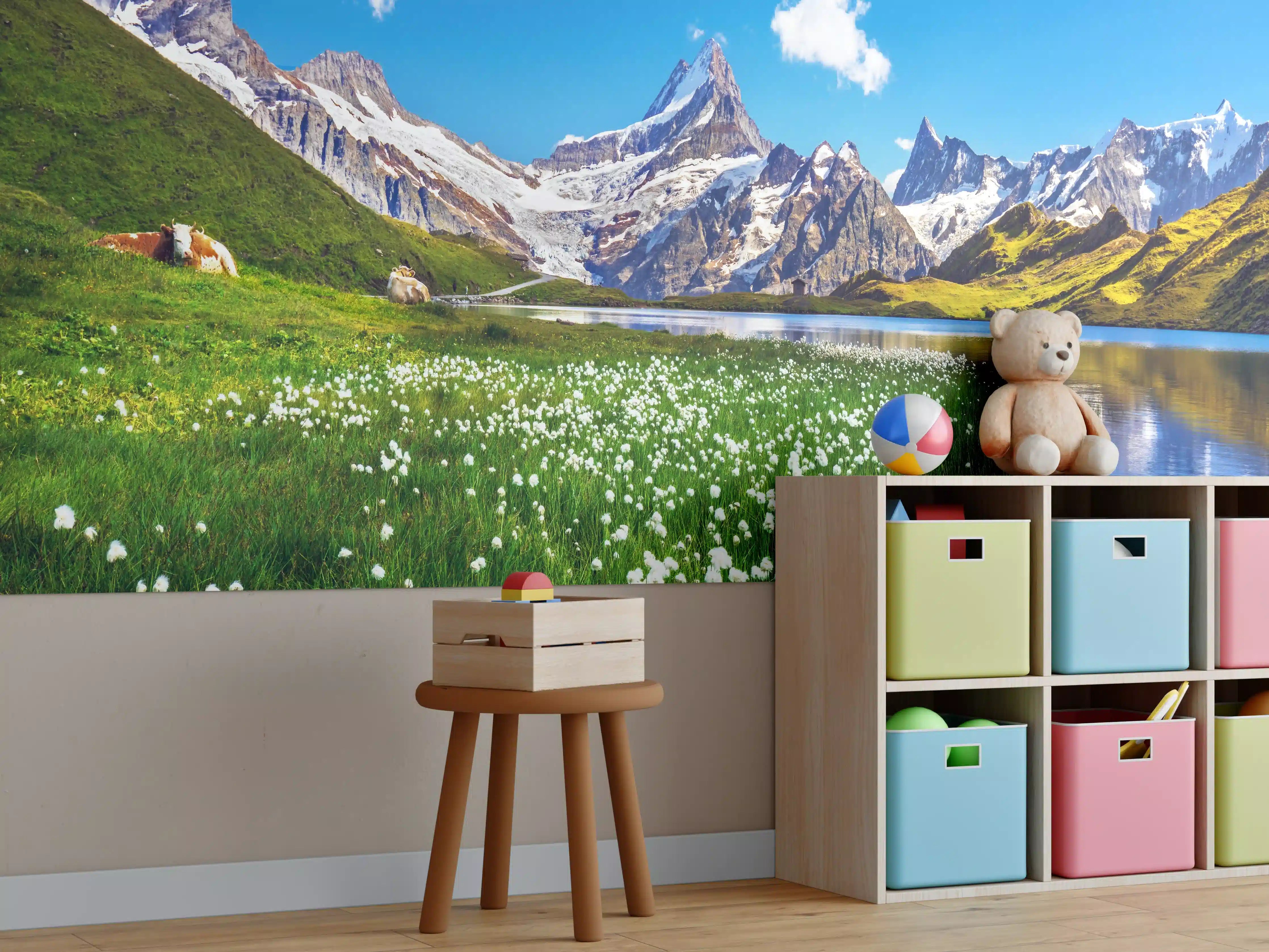 Kinderzimmer Wandgestaltung - Heitere Aussicht auf die Berner Alpenkette