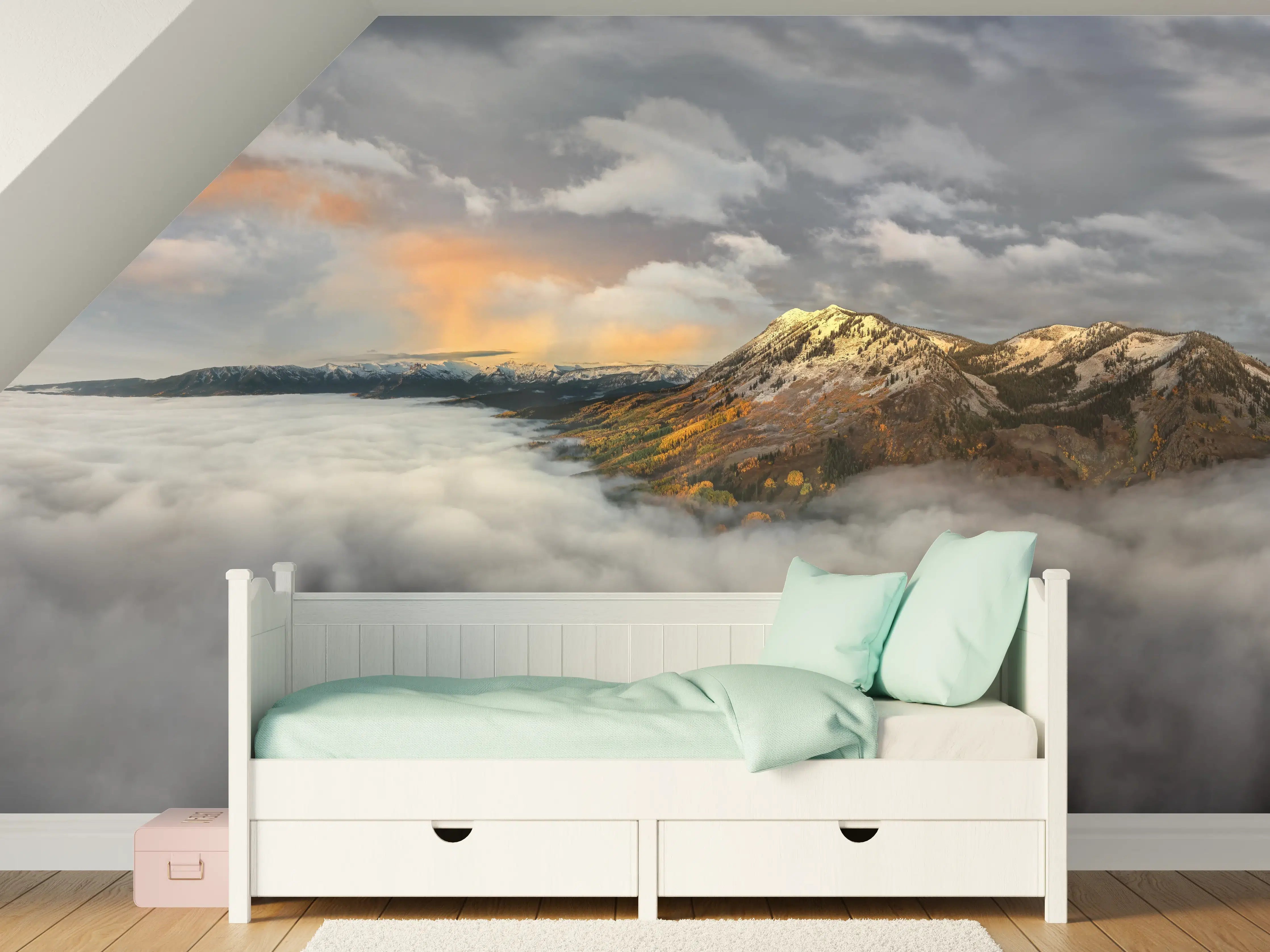 Kinderzimmer Wandgestaltung - Herbstliche Berglandschaft Nebel