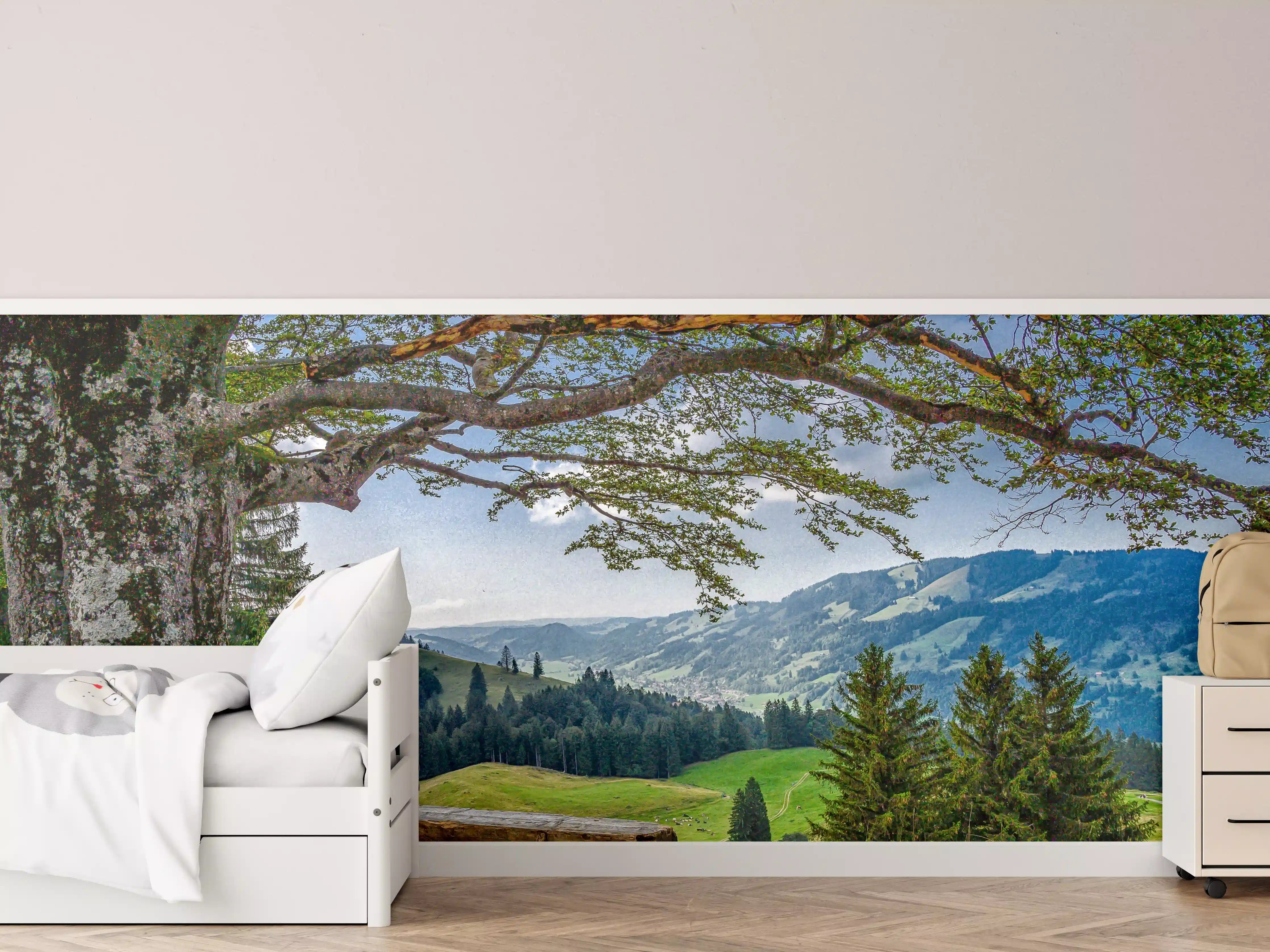 Kinderzimmer Wandgestaltung - Idyllische Baum & Berglandschaft
