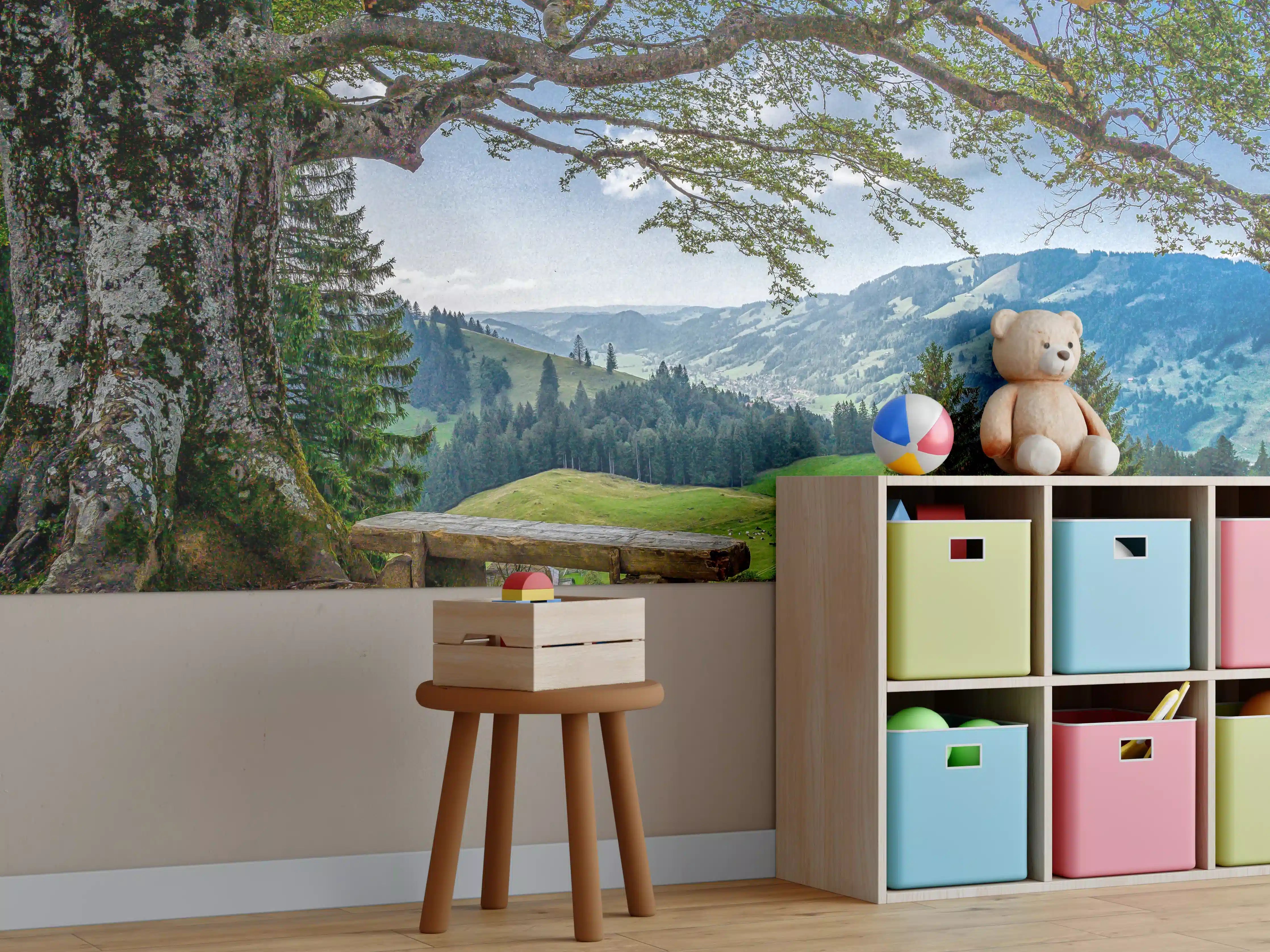 Kinderzimmer Wandgestaltung - Idyllische Baum & Berglandschaft