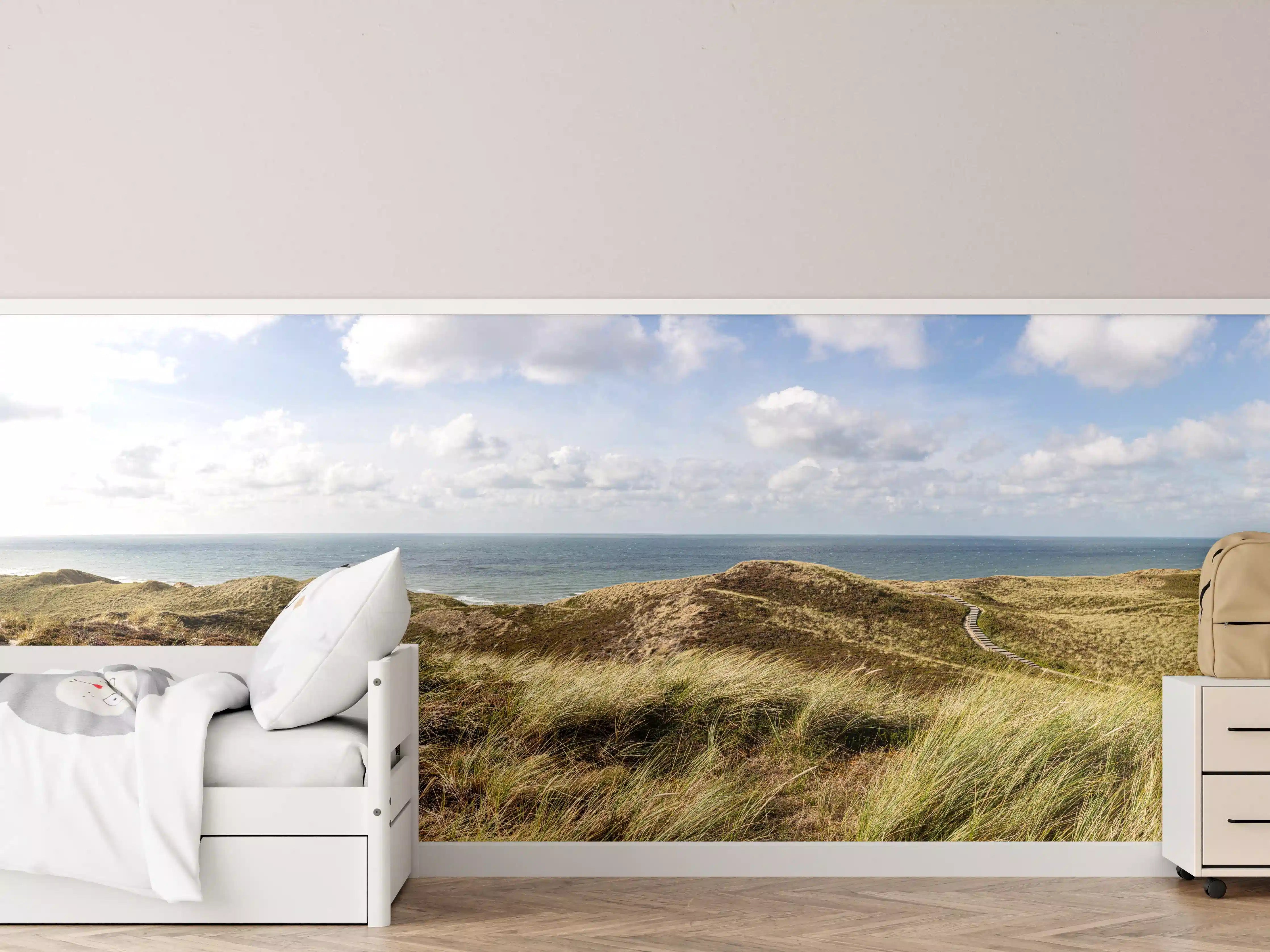 Kinderzimmer Wandgestaltung - Idyllische Küstenlandschaft mit sanften Hügeln