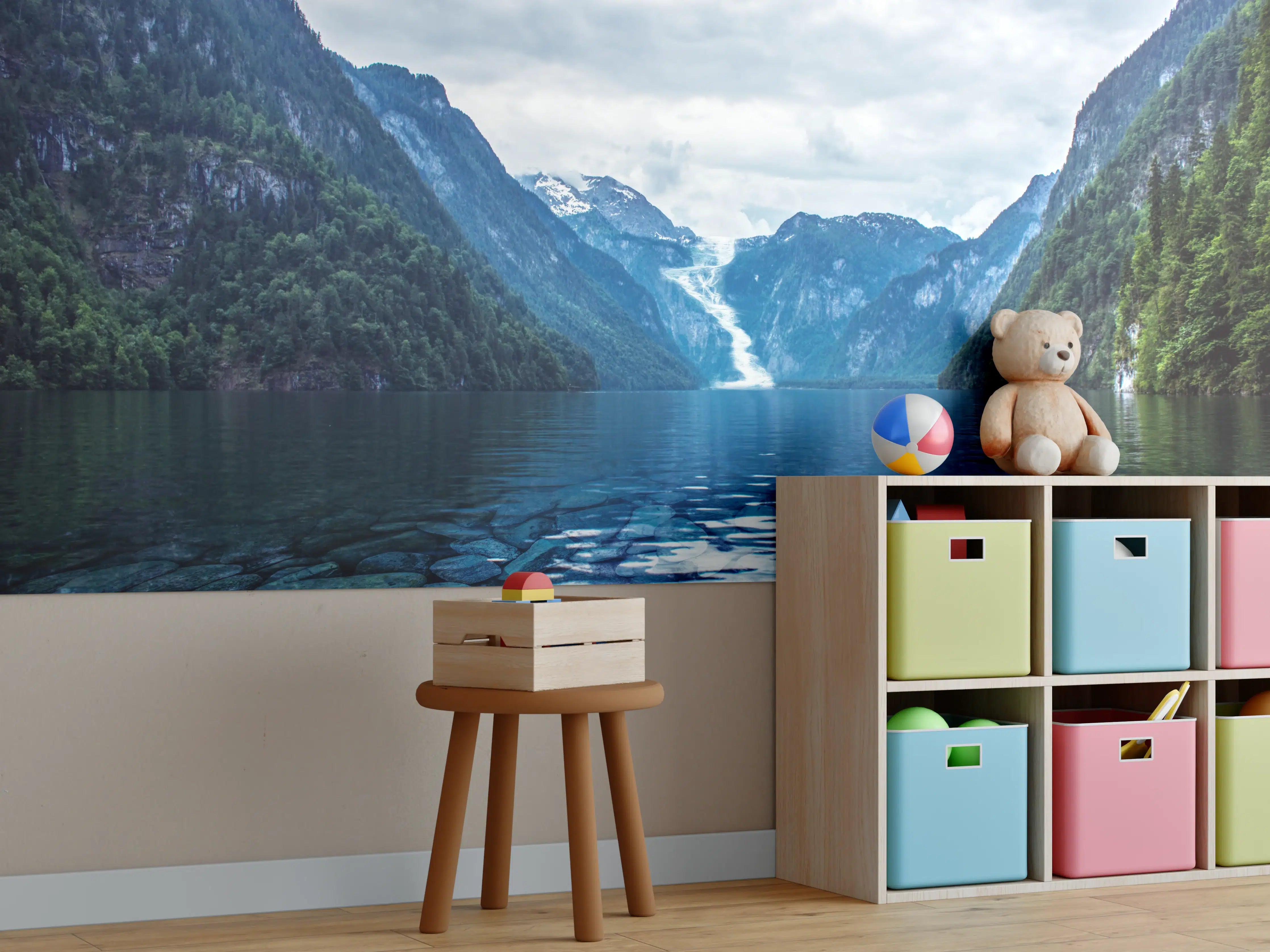 Kinderzimmer Wandgestaltung - Idyllischer See in den Bergen