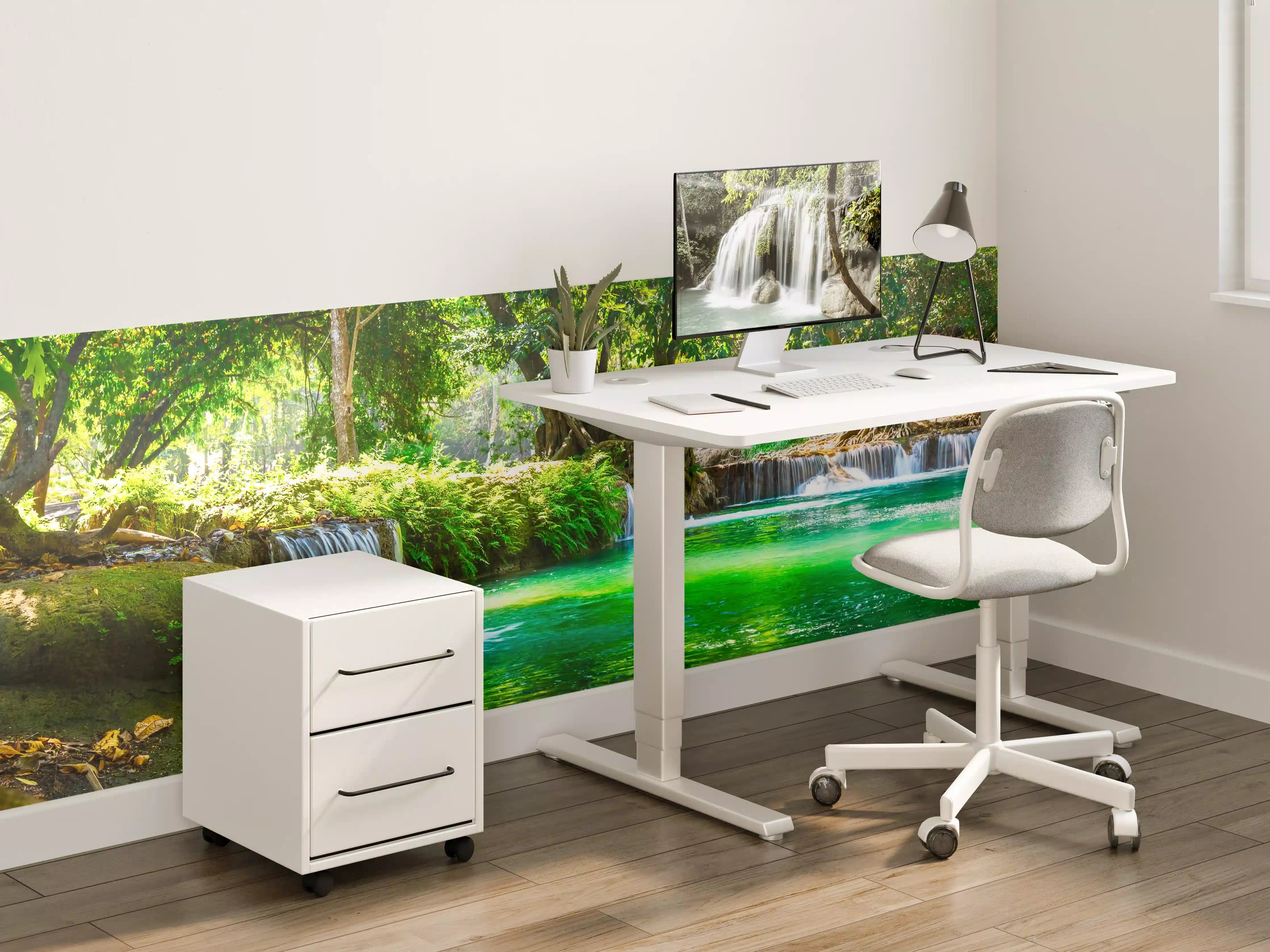 Kinderzimmer Wandgestaltung - Idyllischer Wasserfall in grünem Wald