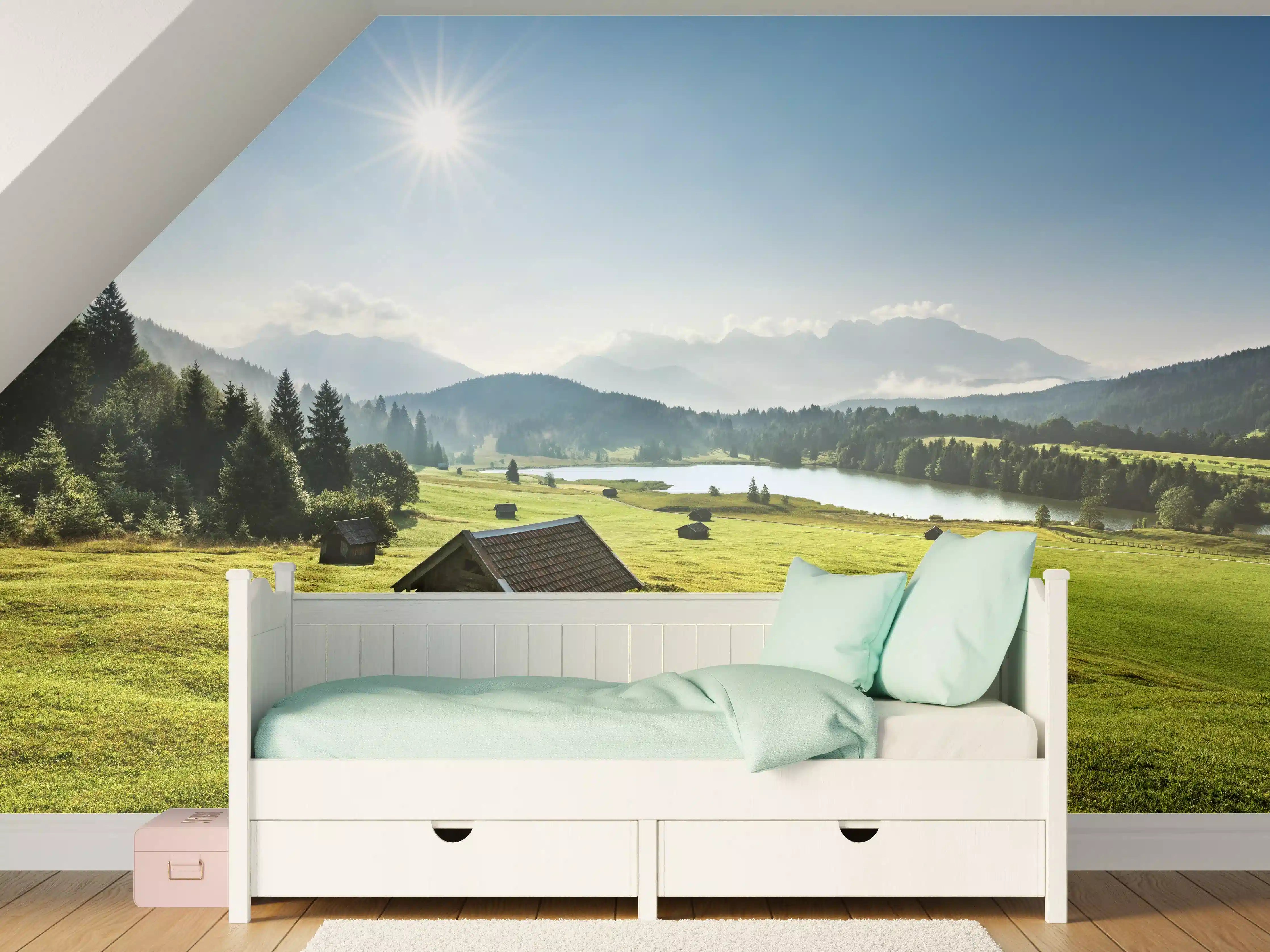 Kinderzimmer Wandgestaltung - Idyllisches Alpenpanorama mit See