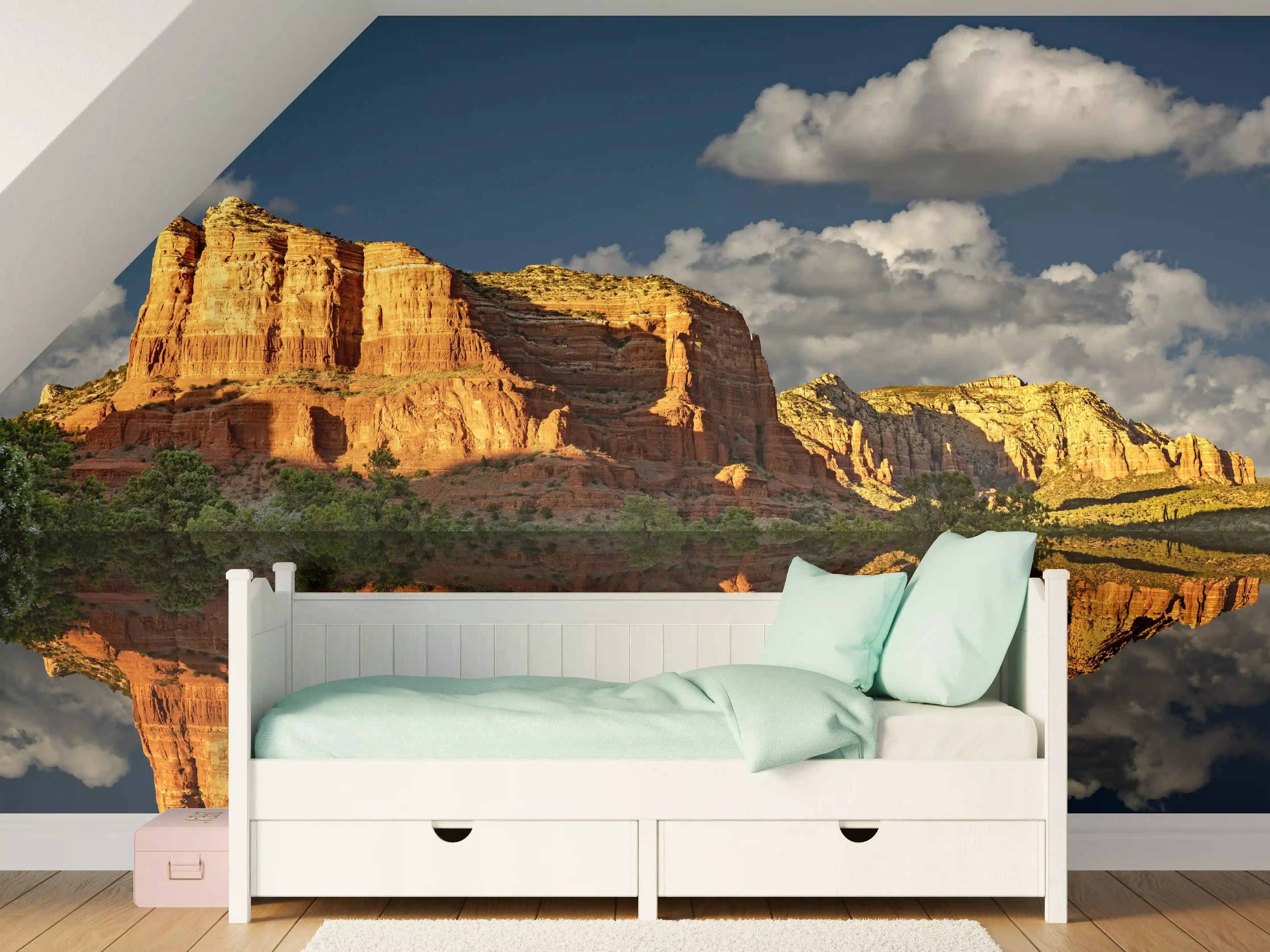 Kinderzimmer Wandgestaltung - Jack's Canyon mit Wasser Reflektion
