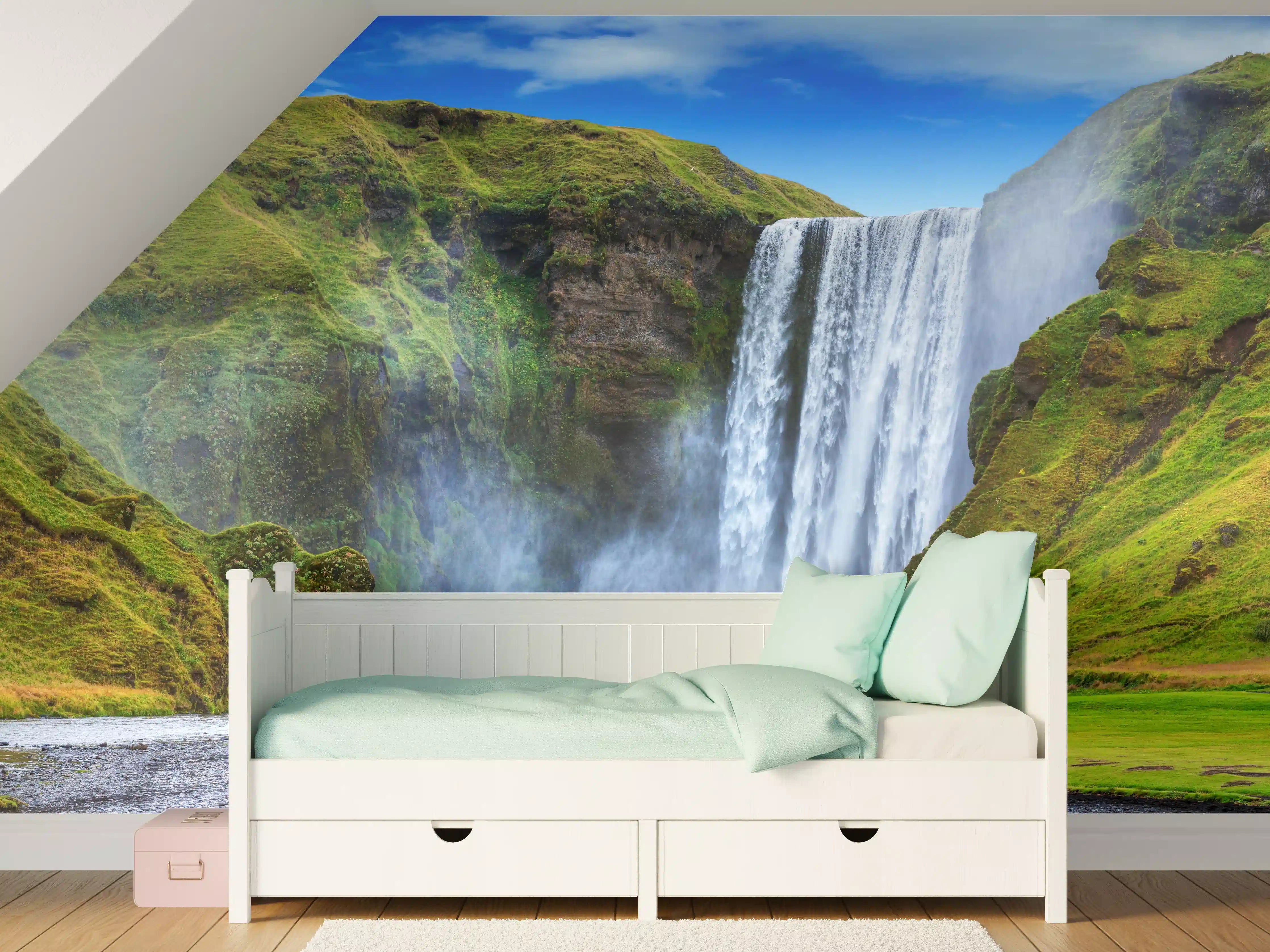 Kinderzimmer Wandgestaltung - Kraftvoller Wasserfall