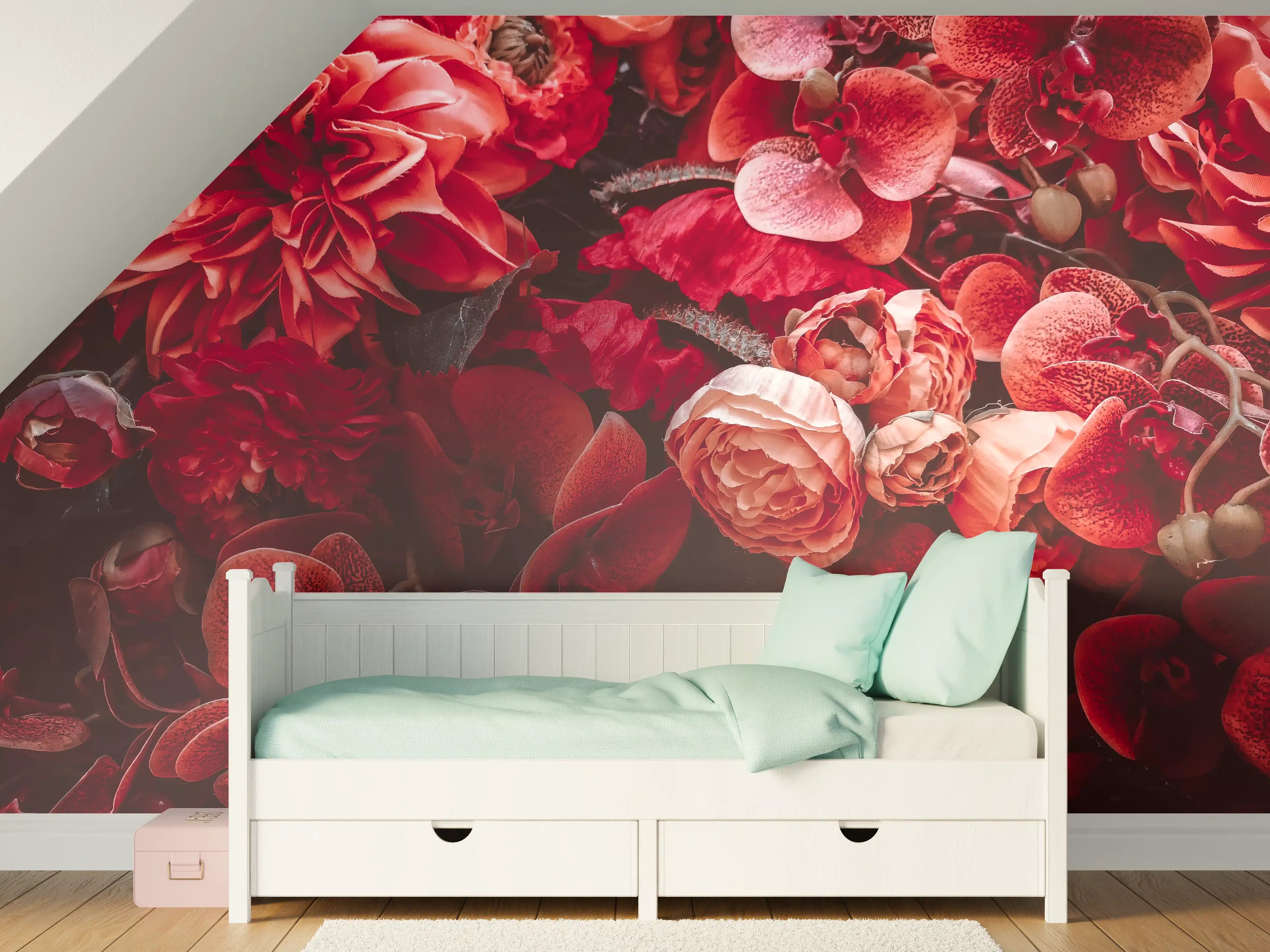 Kinderzimmer Wandgestaltung - Künstliche rötliche Blumen