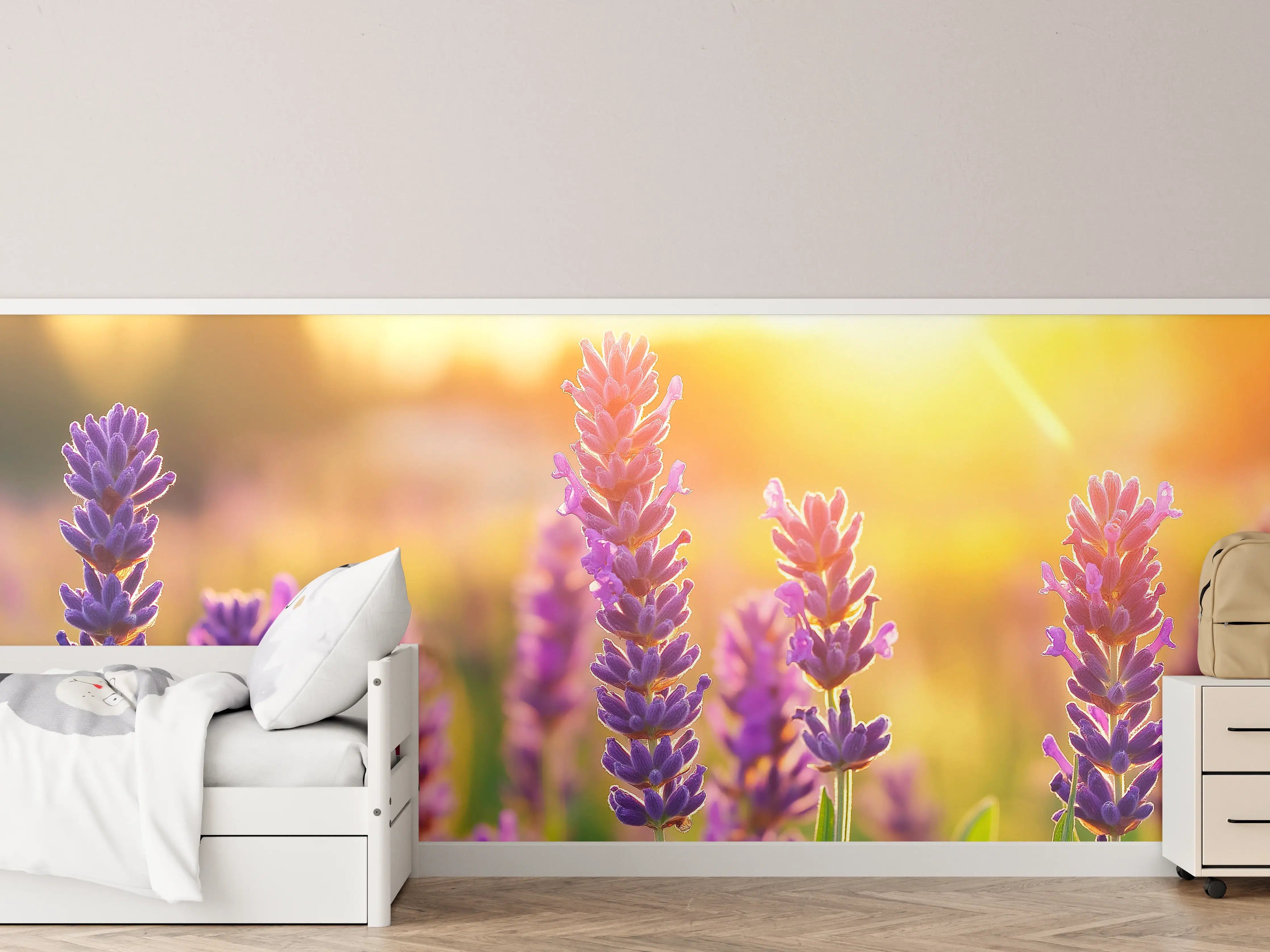 Kinderzimmer Wandgestaltung - Lavendel in goldenem Abendlicht
