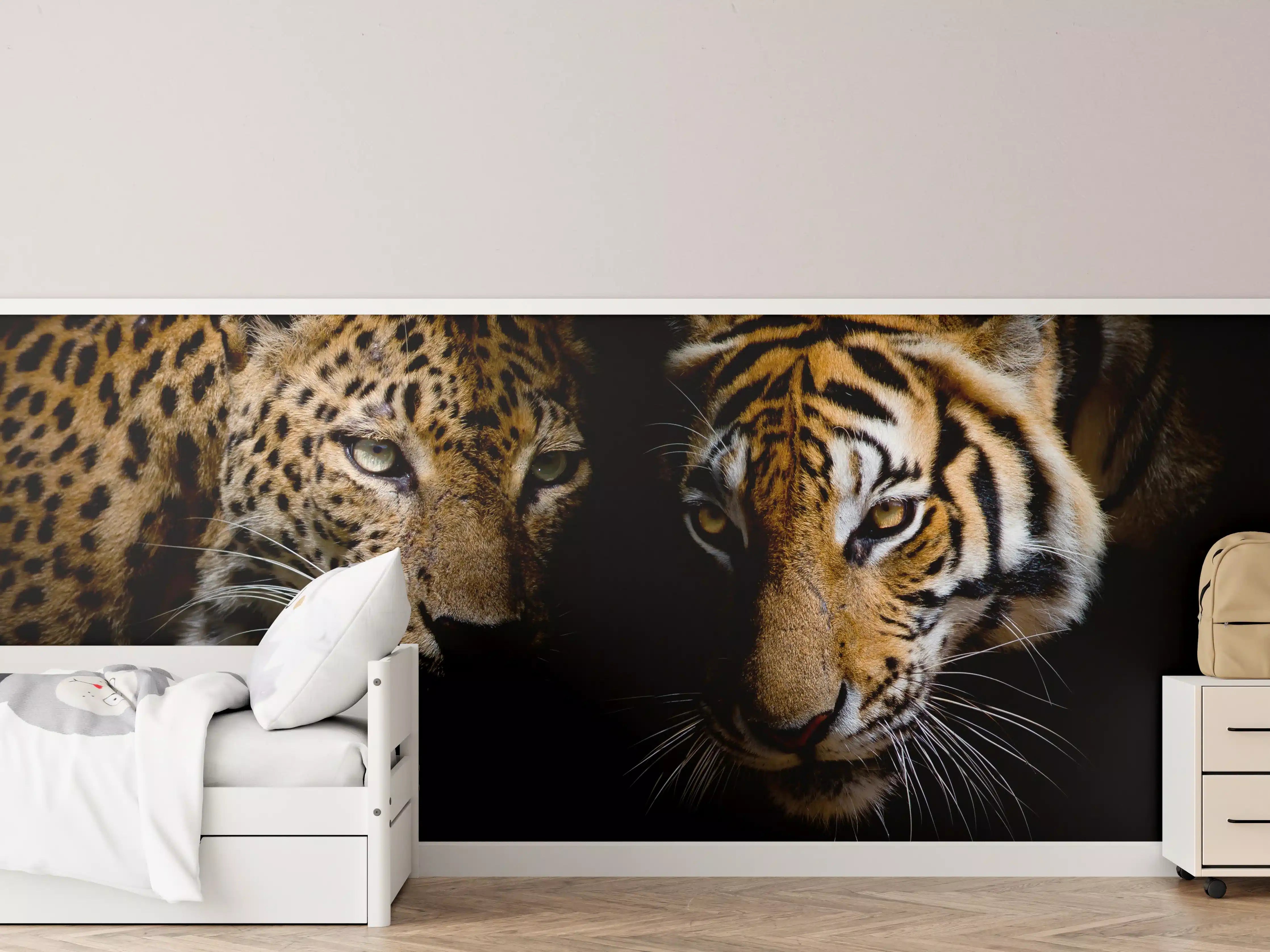 Kinderzimmer Wandgestaltung - Leopard und Tiger isoliert auf schwarzen Hintergrund