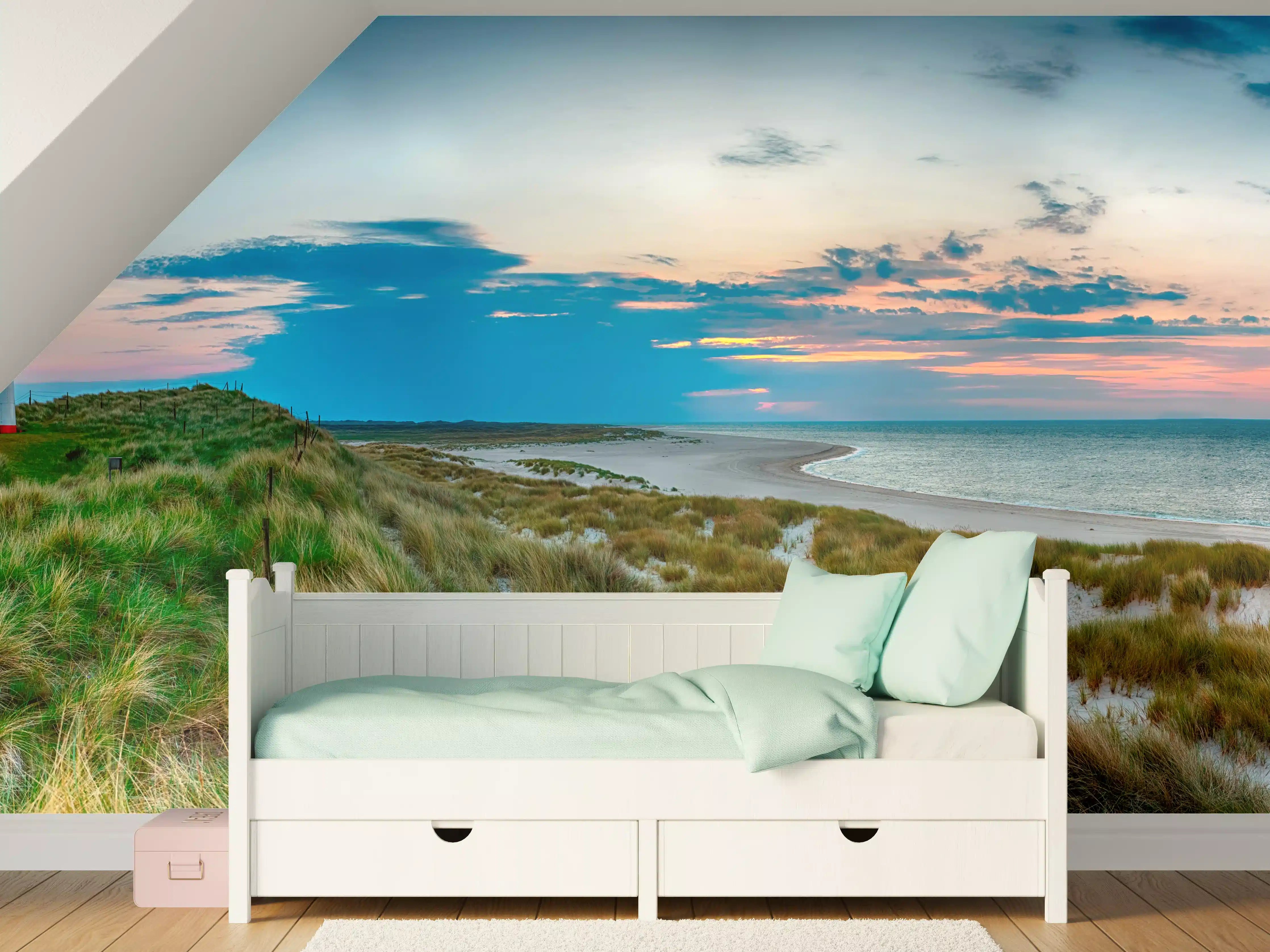 Kinderzimmer Wandgestaltung - Leuchtturm am Strand bei Sonnenuntergang