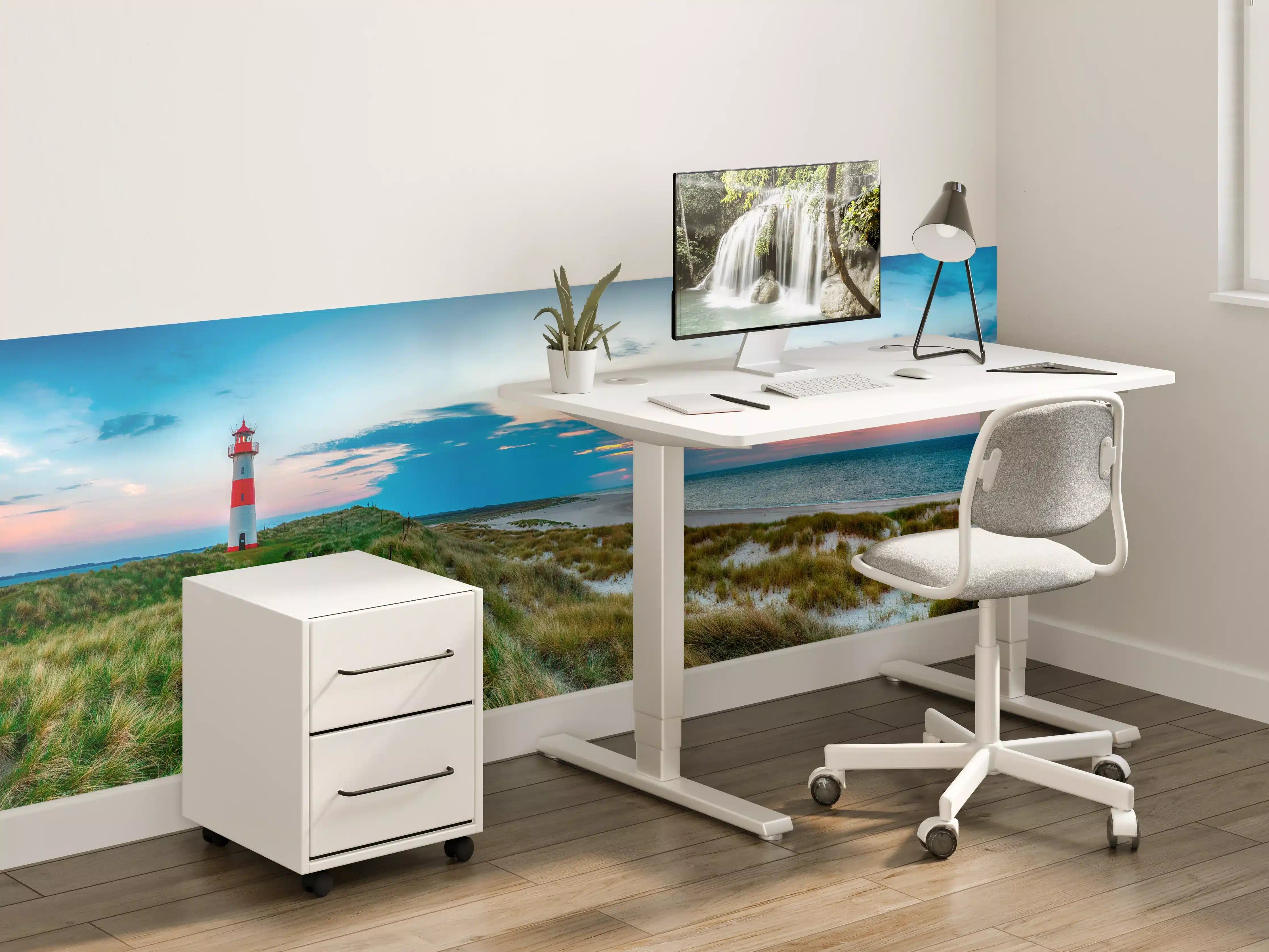 Kinderzimmer Wandgestaltung - Leuchtturm am Strand bei Sonnenuntergang