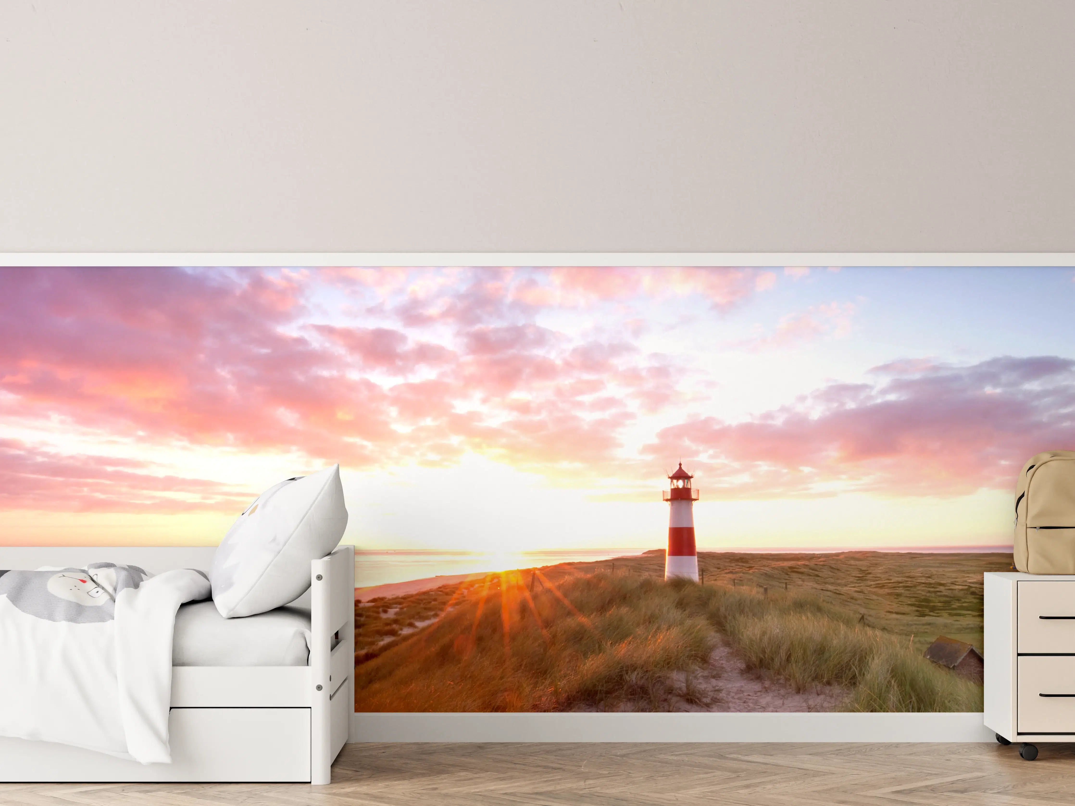 Kinderzimmer Wandgestaltung - Leuchtturm im silbernen Dämmerlicht