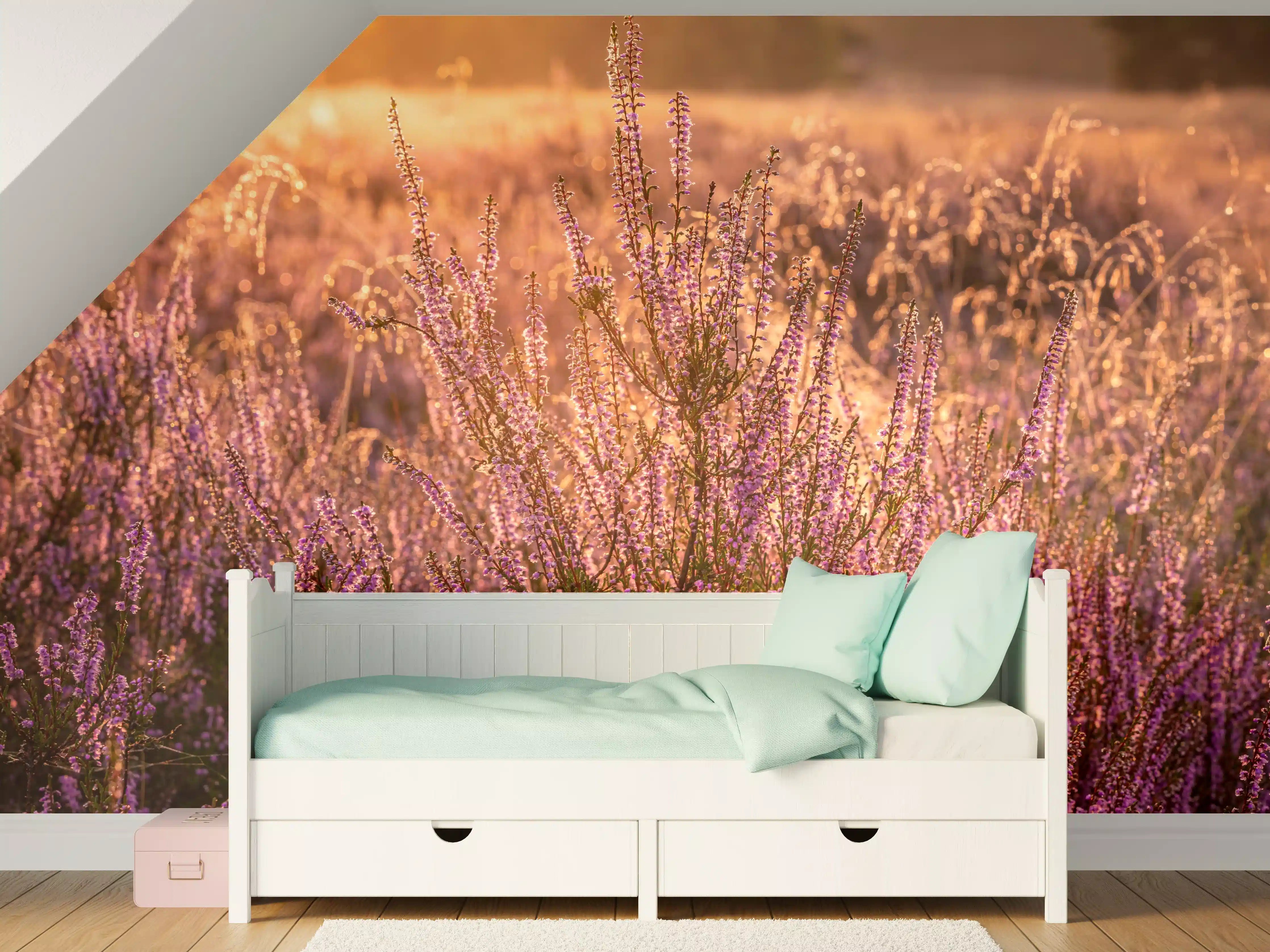 Kinderzimmer Wandgestaltung - Lila Lavendel bei Sonnenuntergang
