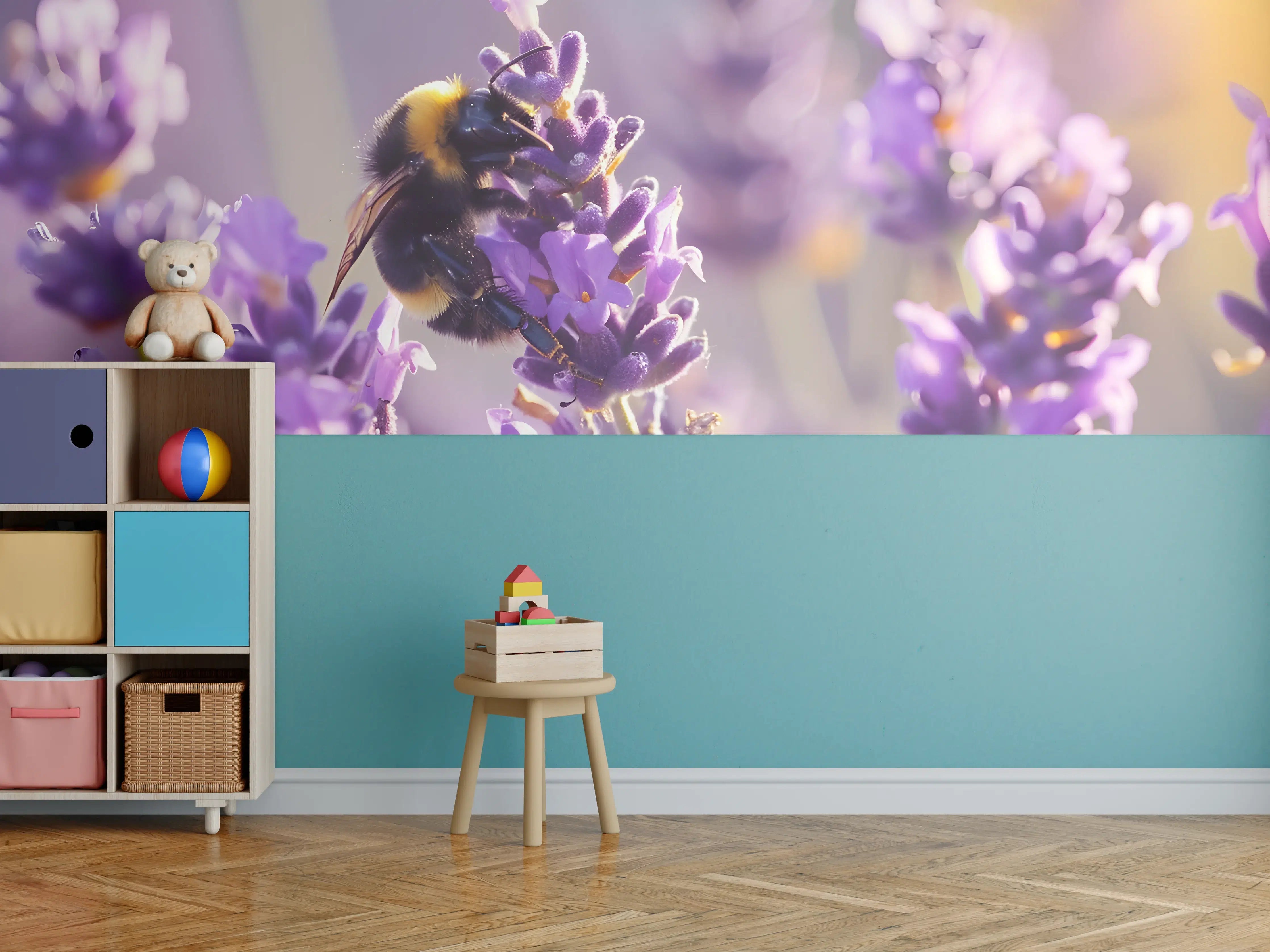 Kinderzimmer Wandgestaltung - Lila Lavendel mit Hummel
