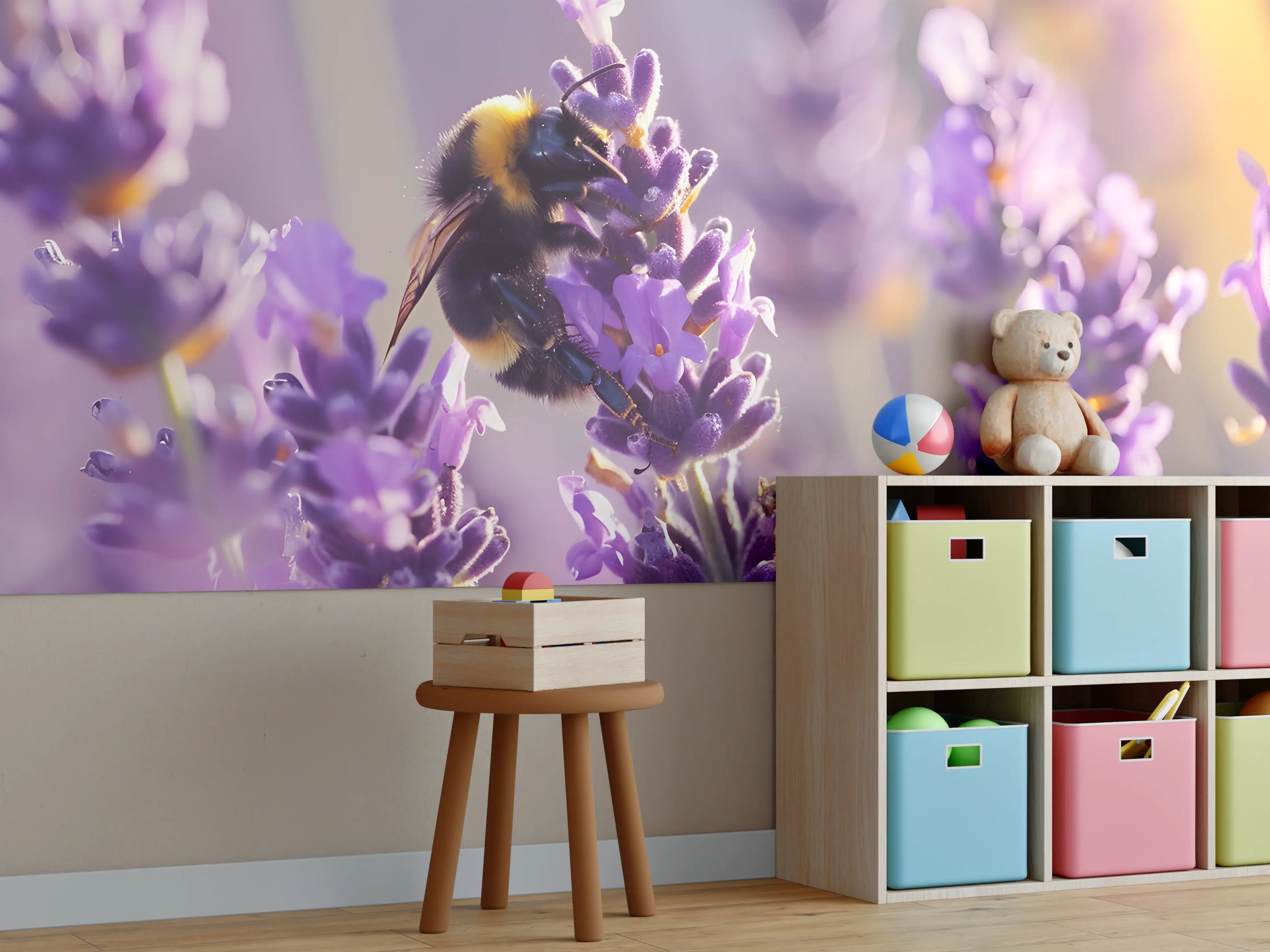 Kinderzimmer Wandgestaltung - Lila Lavendel mit Hummel