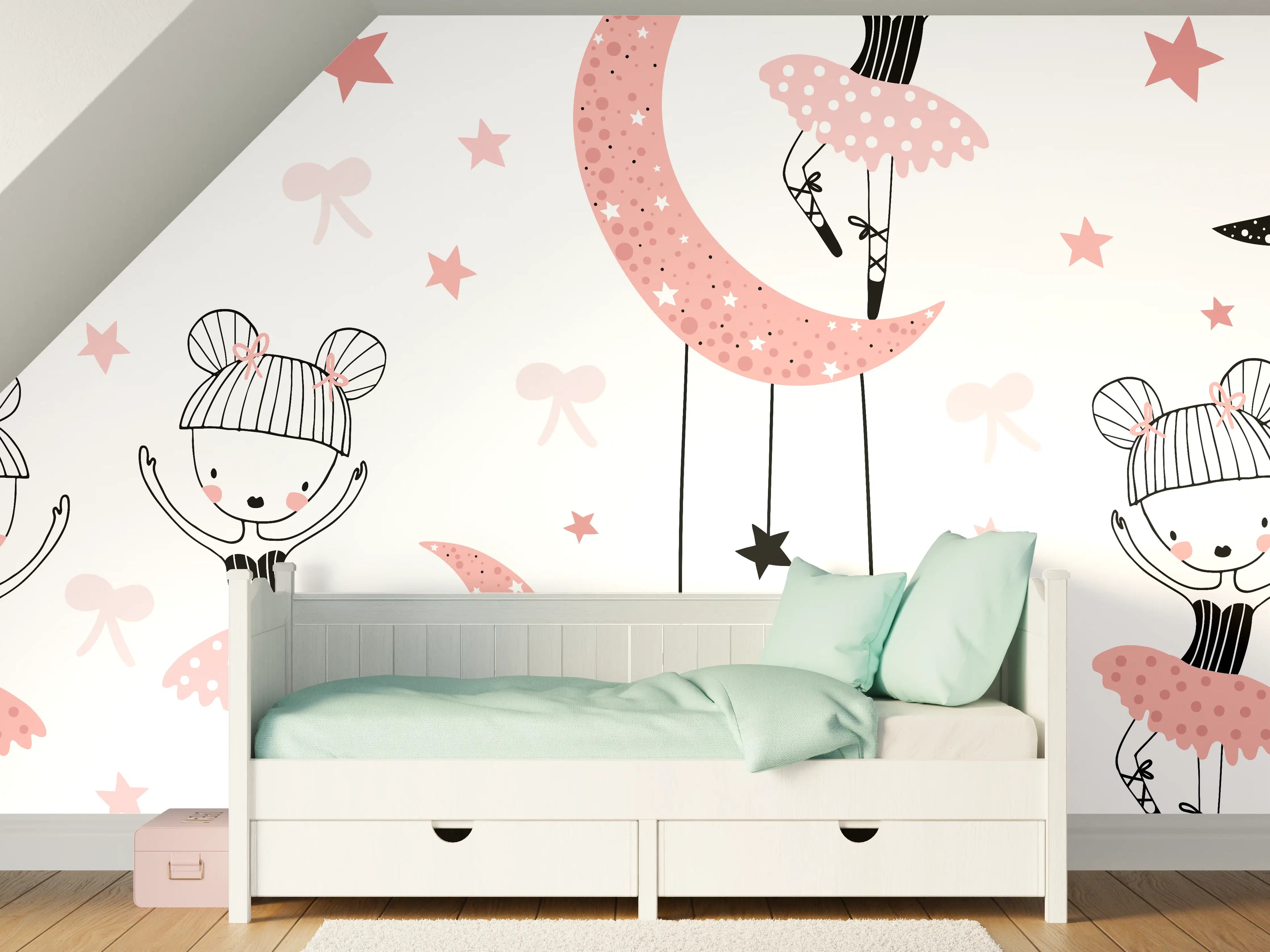 Kinderzimmer Wandgestaltung - Mädchen auf Mond mit Sternen und Bäumen