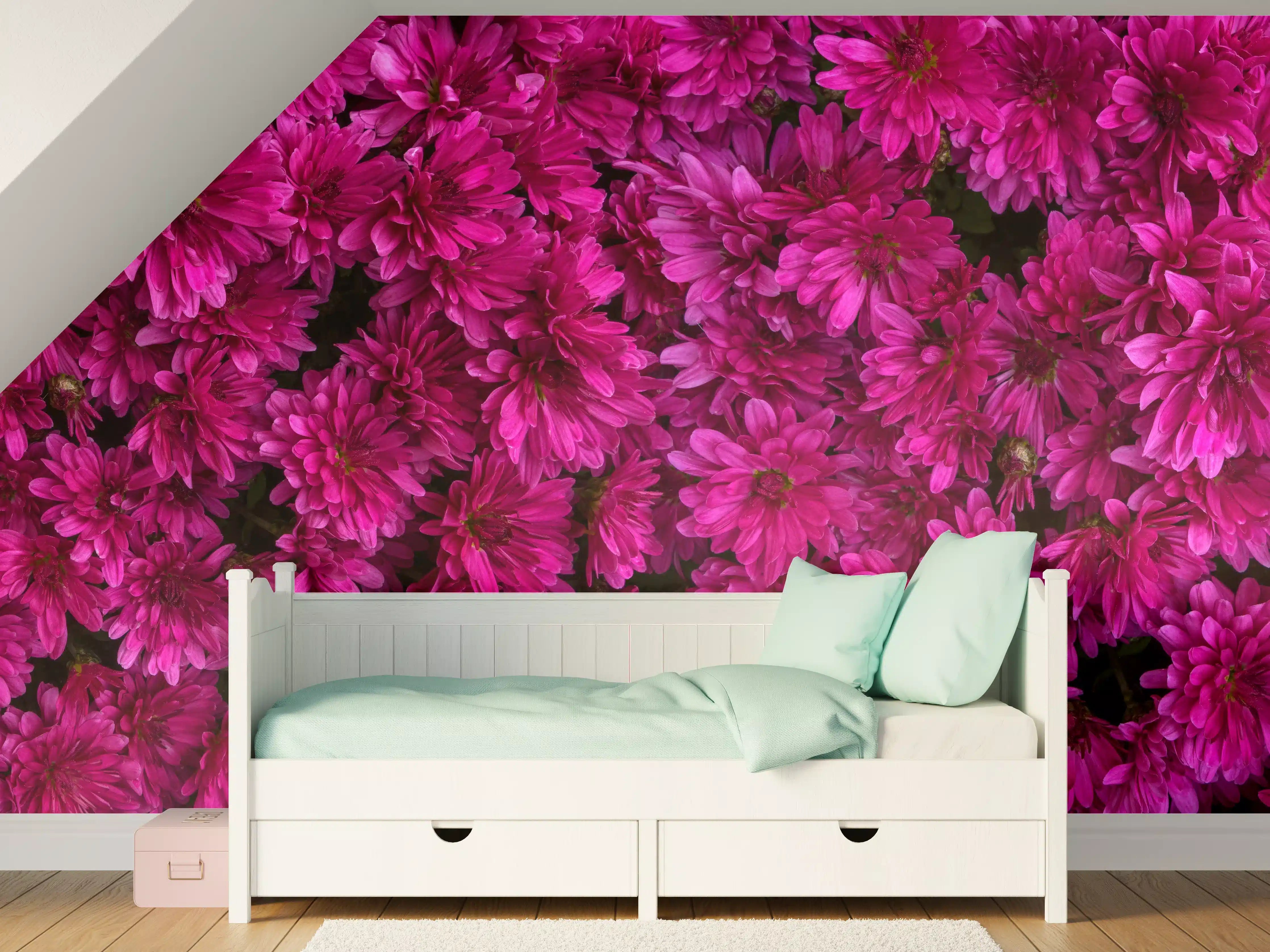 Kinderzimmer Wandgestaltung - Magenta Blüten von Chrysanthemen