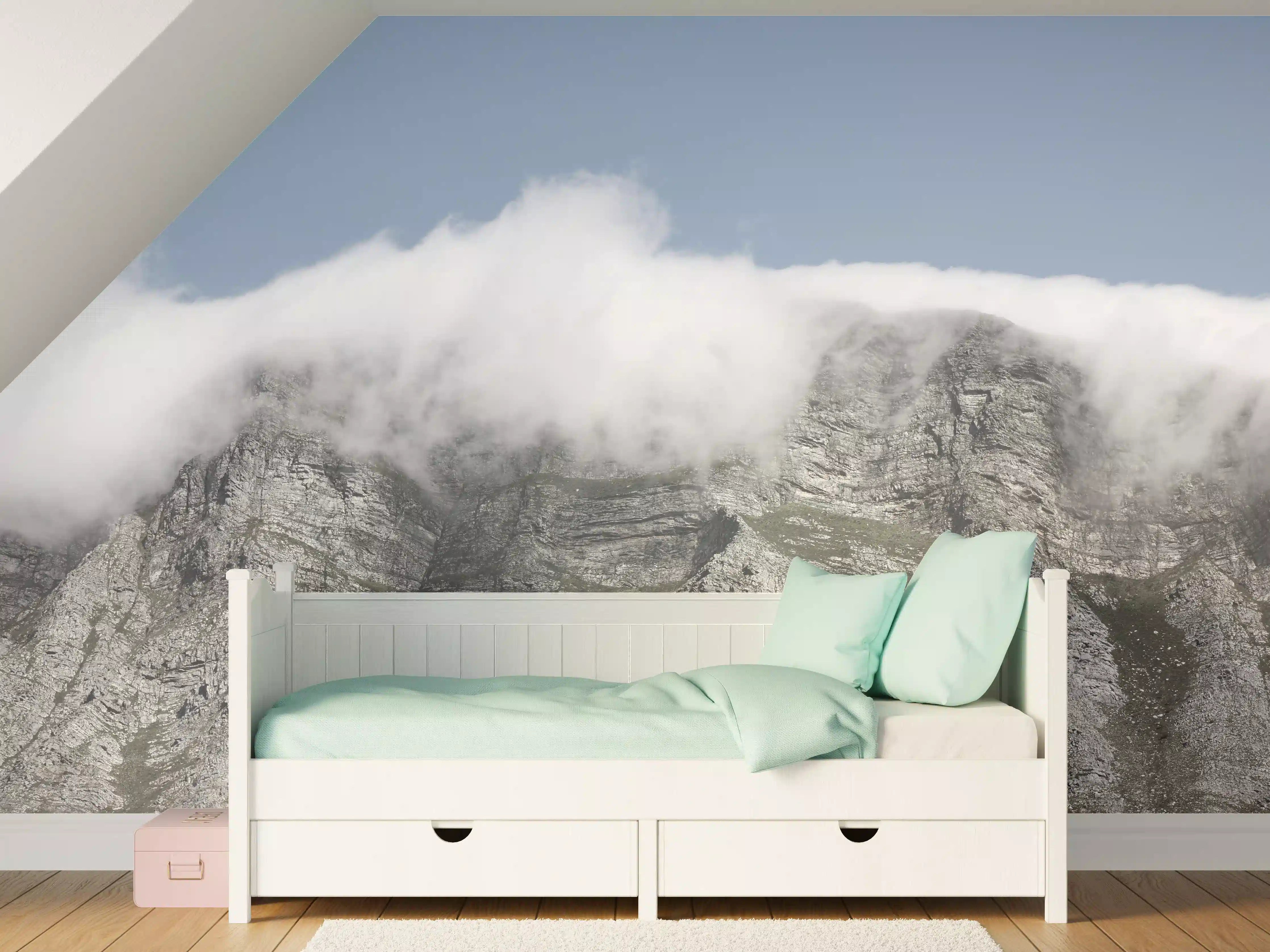 Kinderzimmer Wandgestaltung - Majestätische Bergspitzen im Nebel