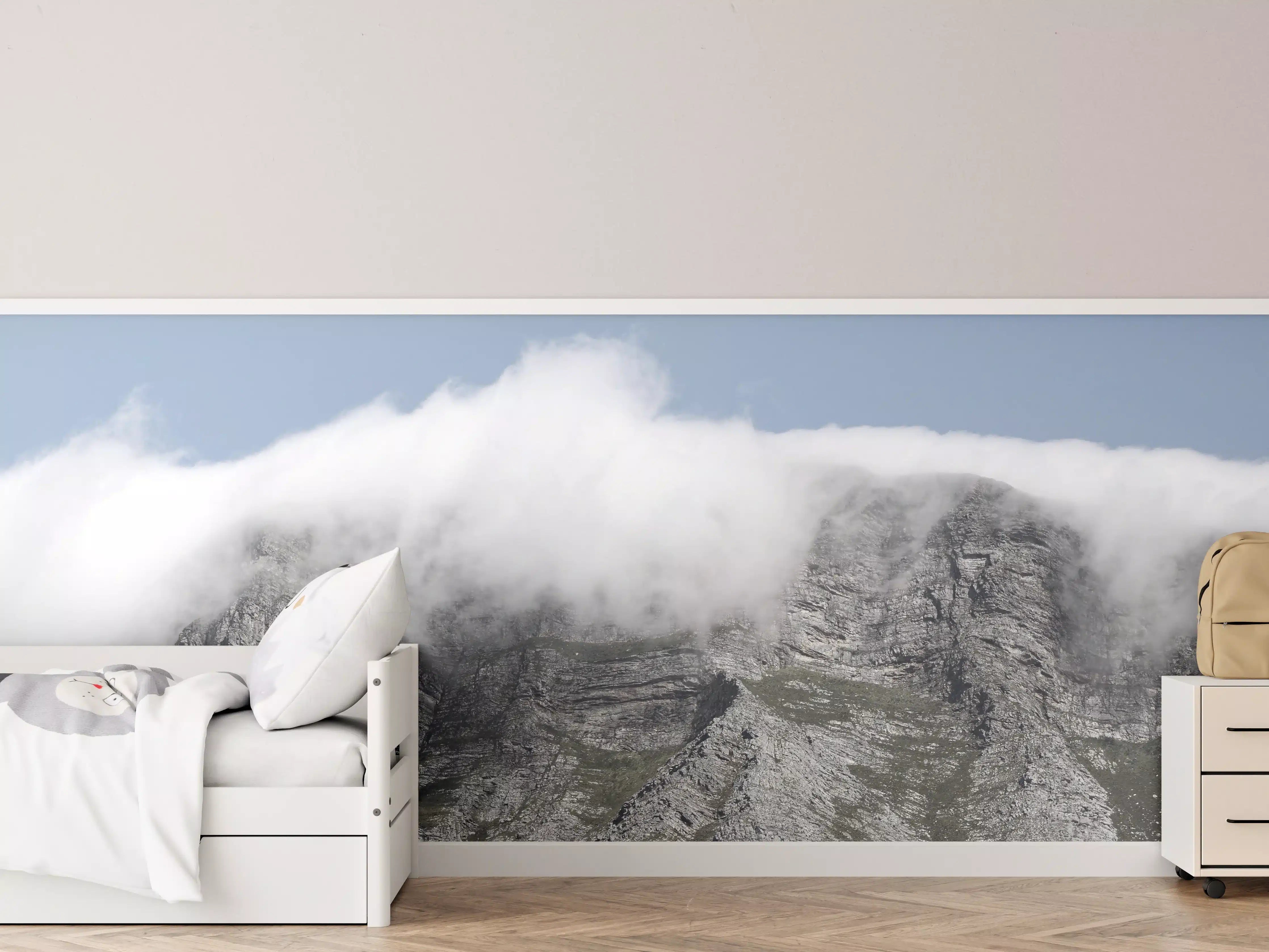 Kinderzimmer Wandgestaltung - Majestätische Bergspitzen im Nebel