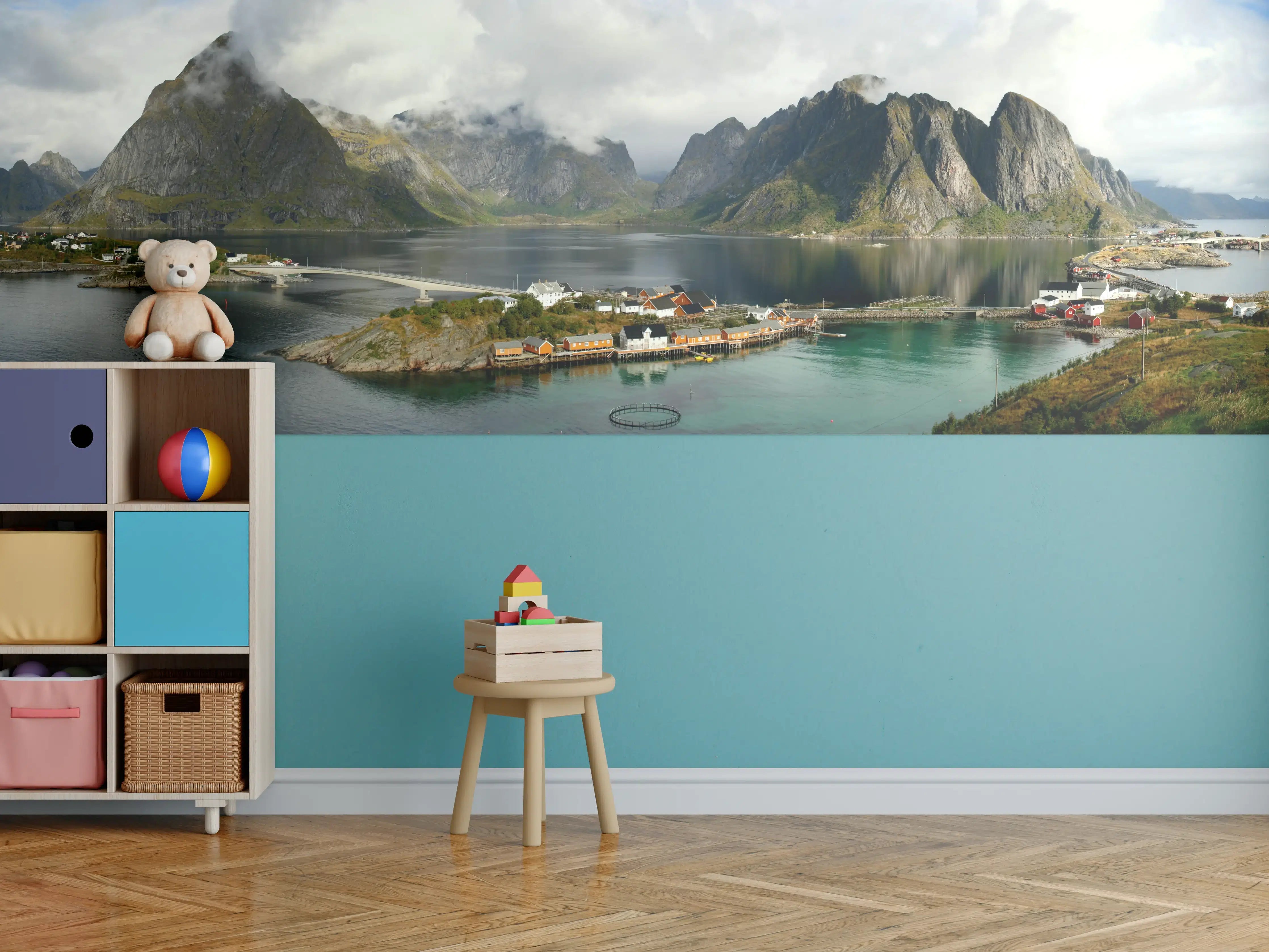 Kinderzimmer Wandgestaltung - Majestätische Fjordlandschaft mit Bergen und Wasser