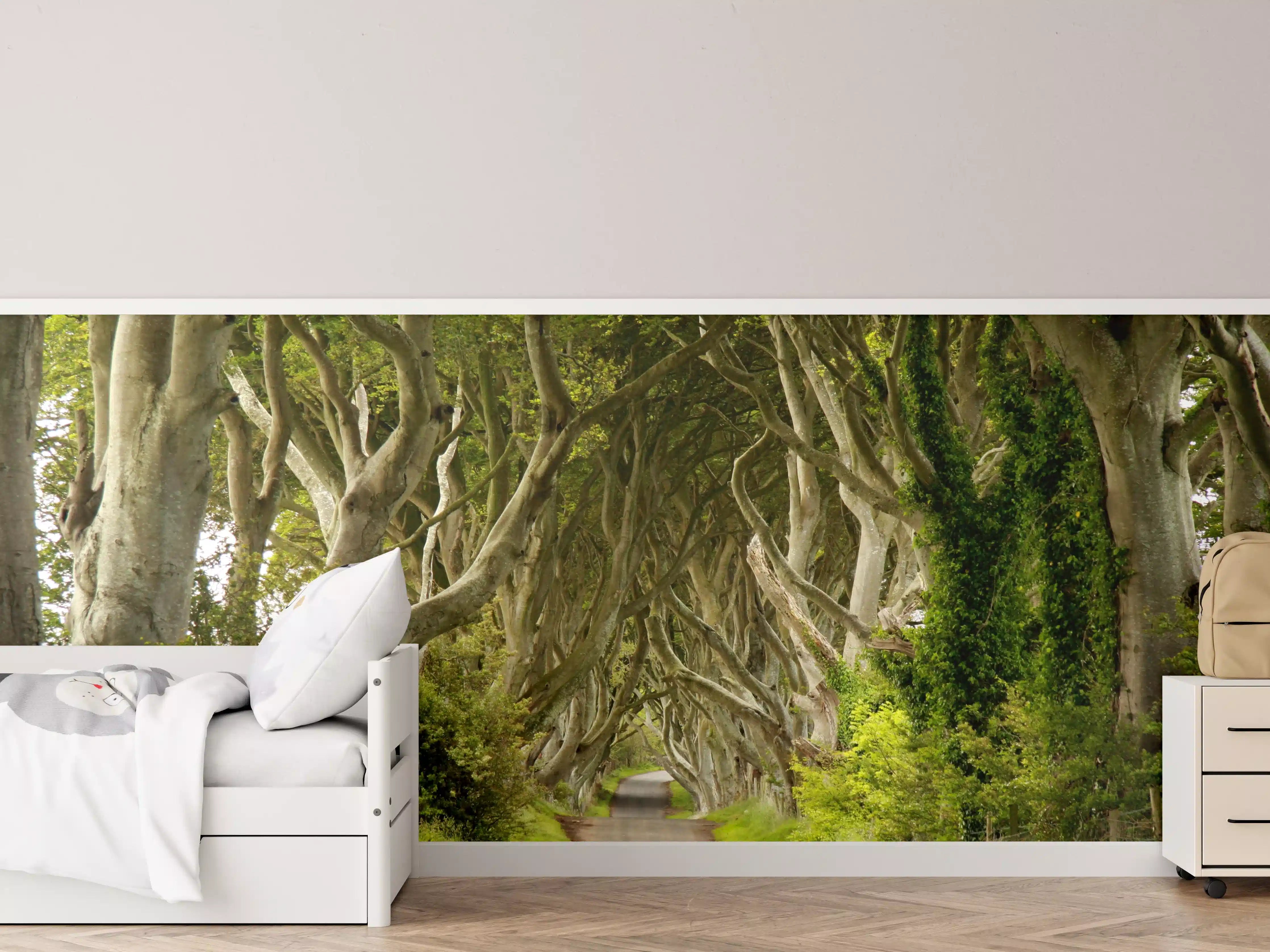 Kinderzimmer Wandgestaltung - Majestätischer Baumtunnel