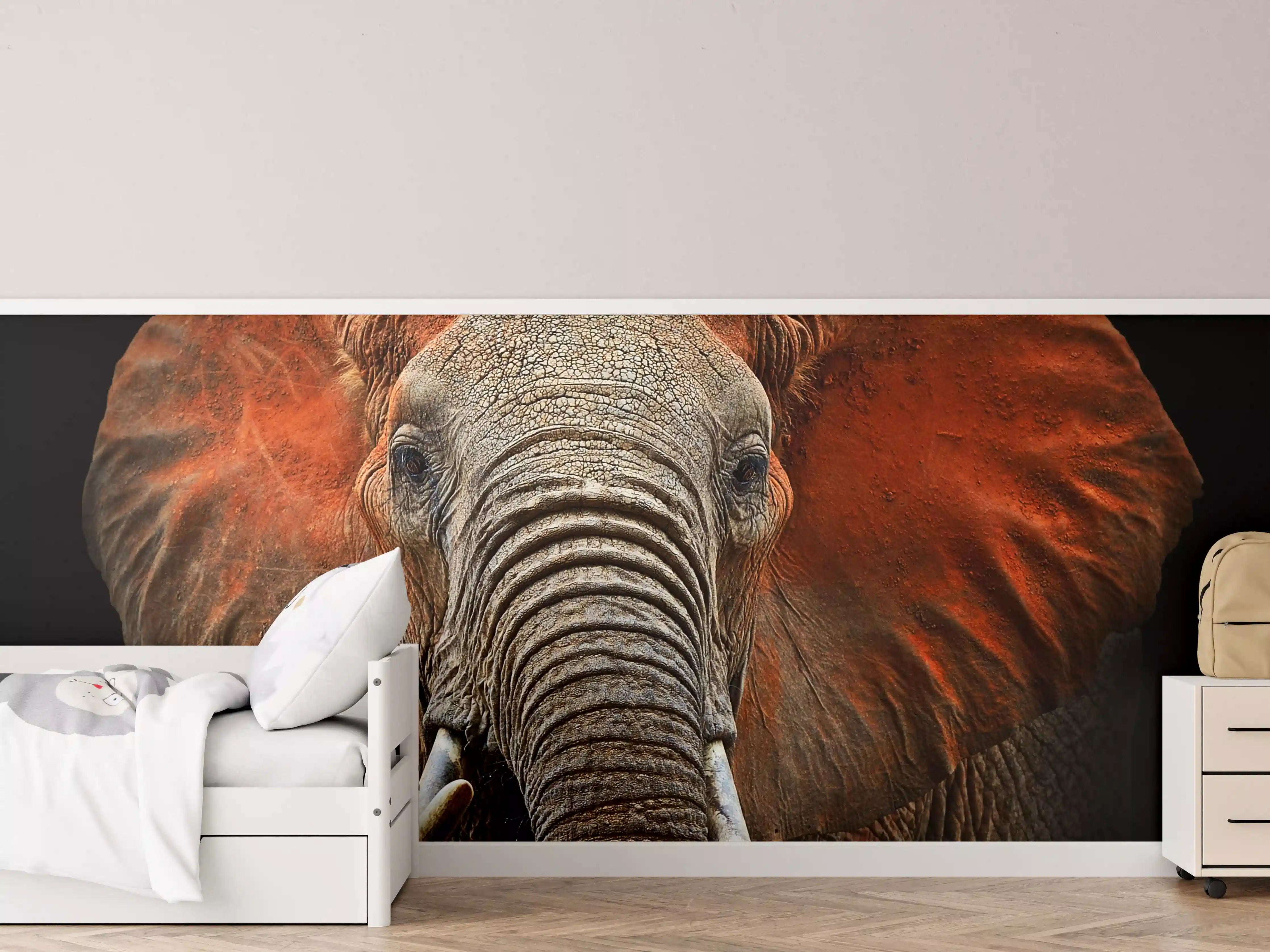 Kinderzimmer Wandgestaltung - Majestätischer Elefant mit beeindruckenden roten Ohren