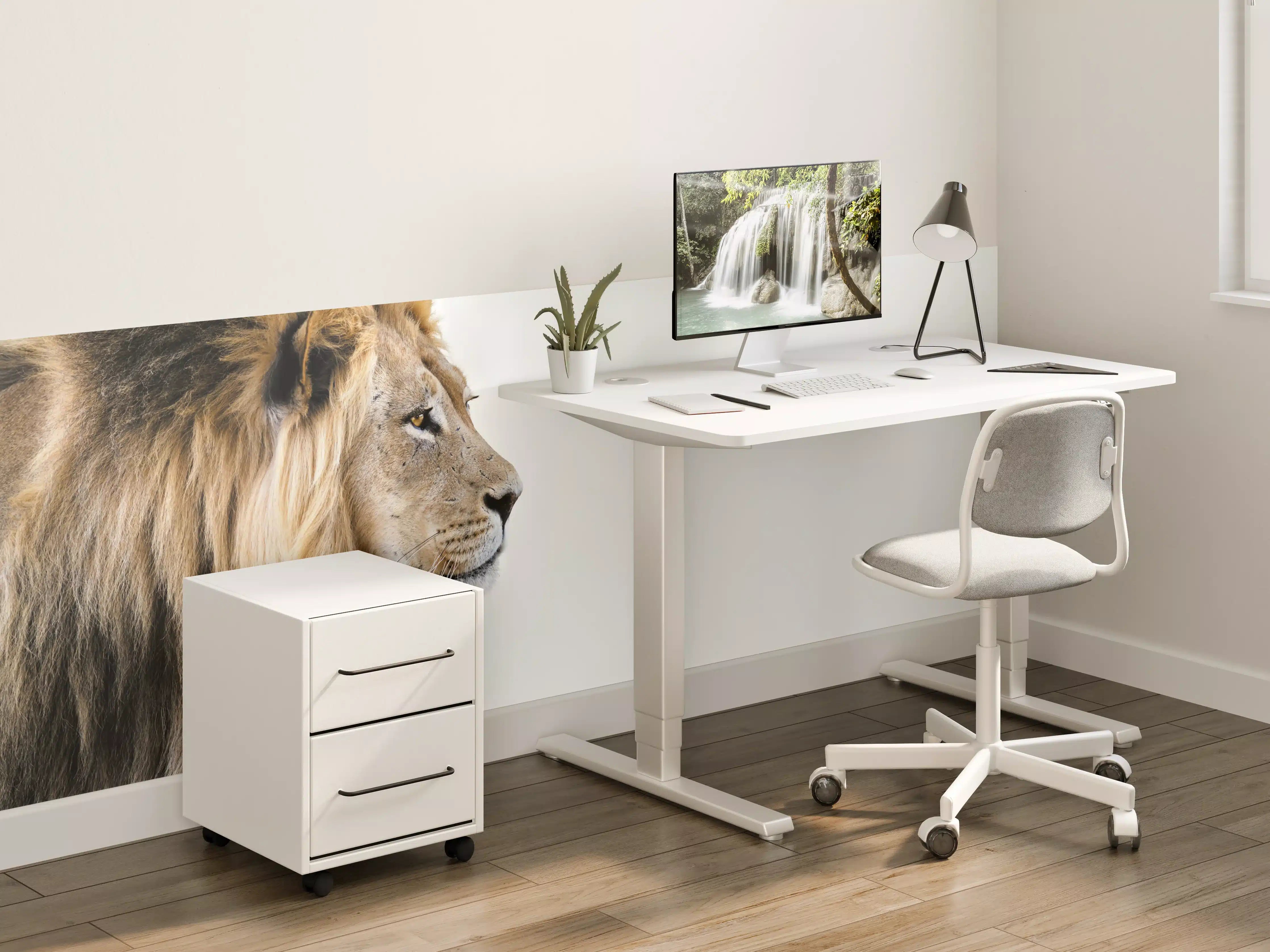 Kinderzimmer Wandgestaltung - Majestätischer Löwe vor neutralem Hintergrund