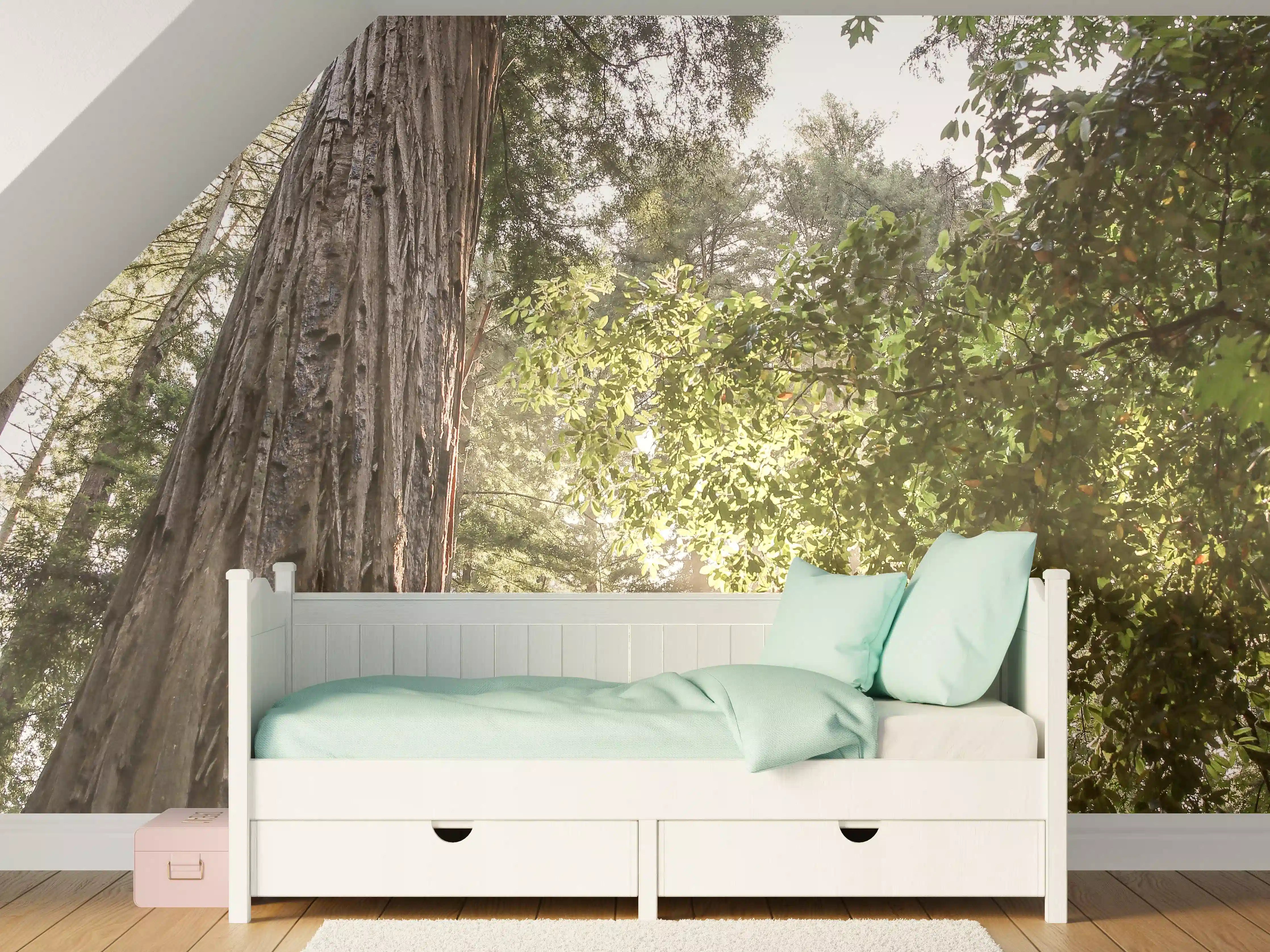 Kinderzimmer Wandgestaltung - Majestätischer Redwood im Sonnenlicht
