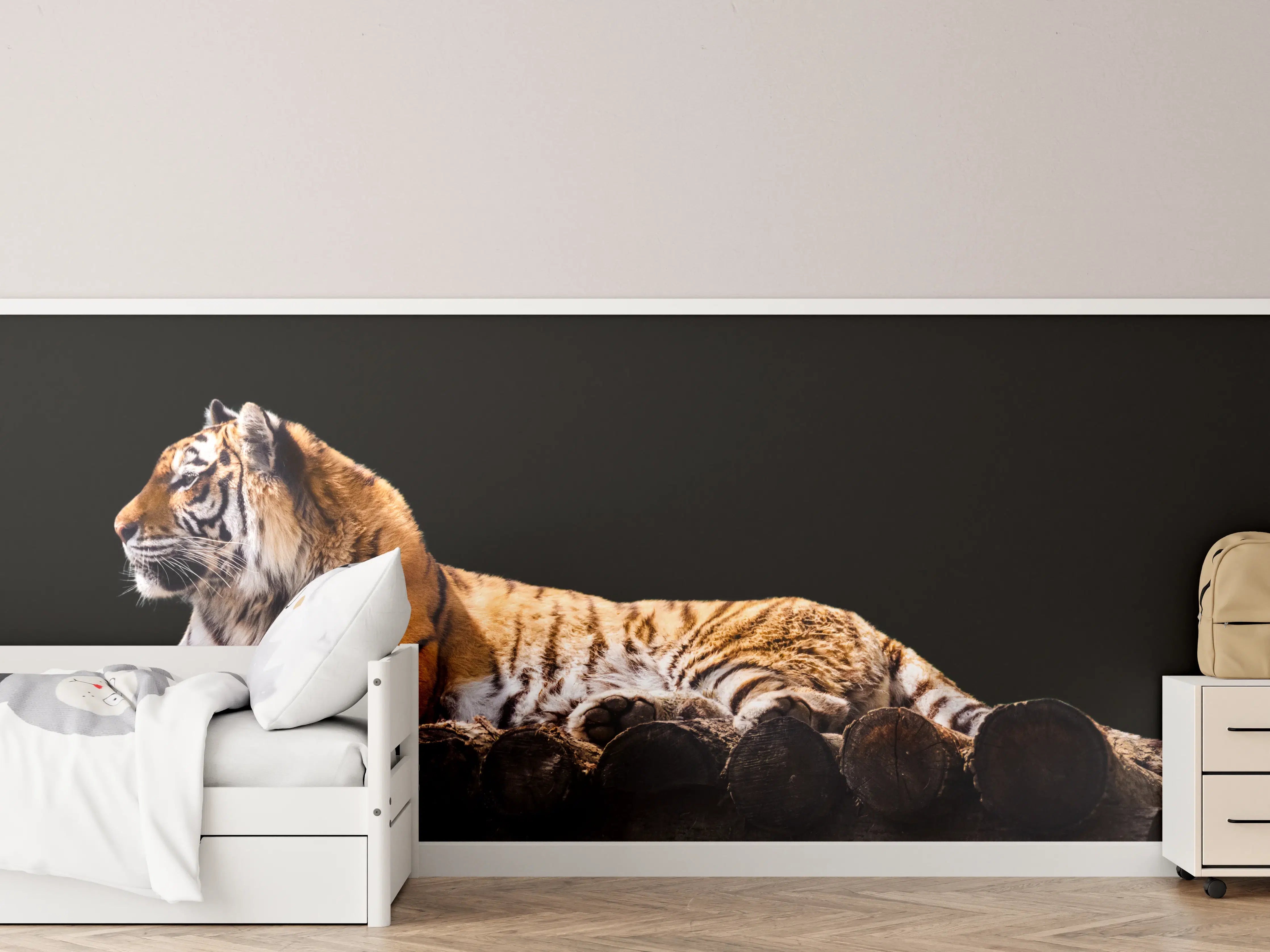 Kinderzimmer Wandgestaltung - Majestätischer Tiger auf dunklem Hintergrund