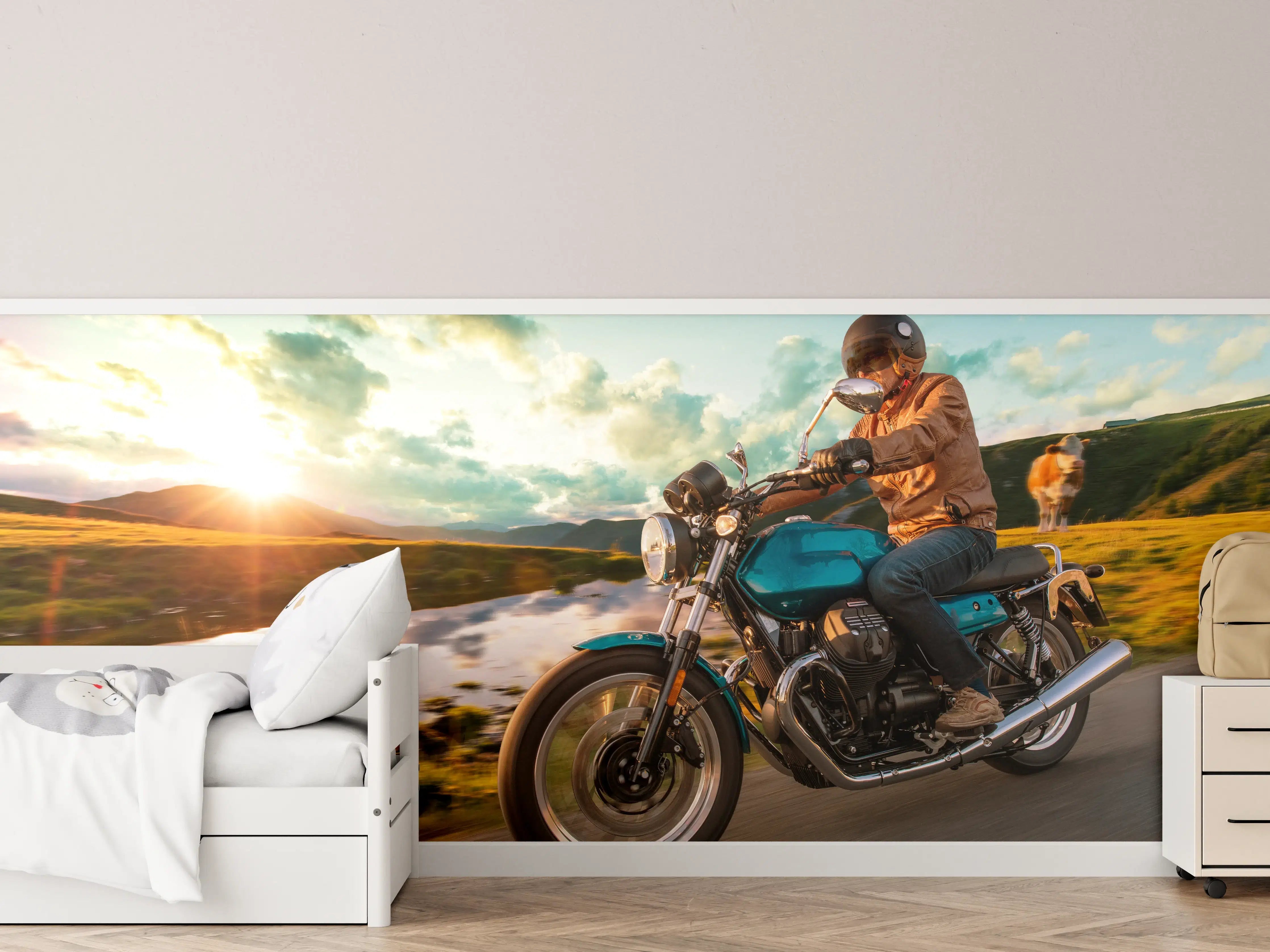 Kinderzimmer Wandgestaltung - Motorradfahrer auf der Alpenautobahn