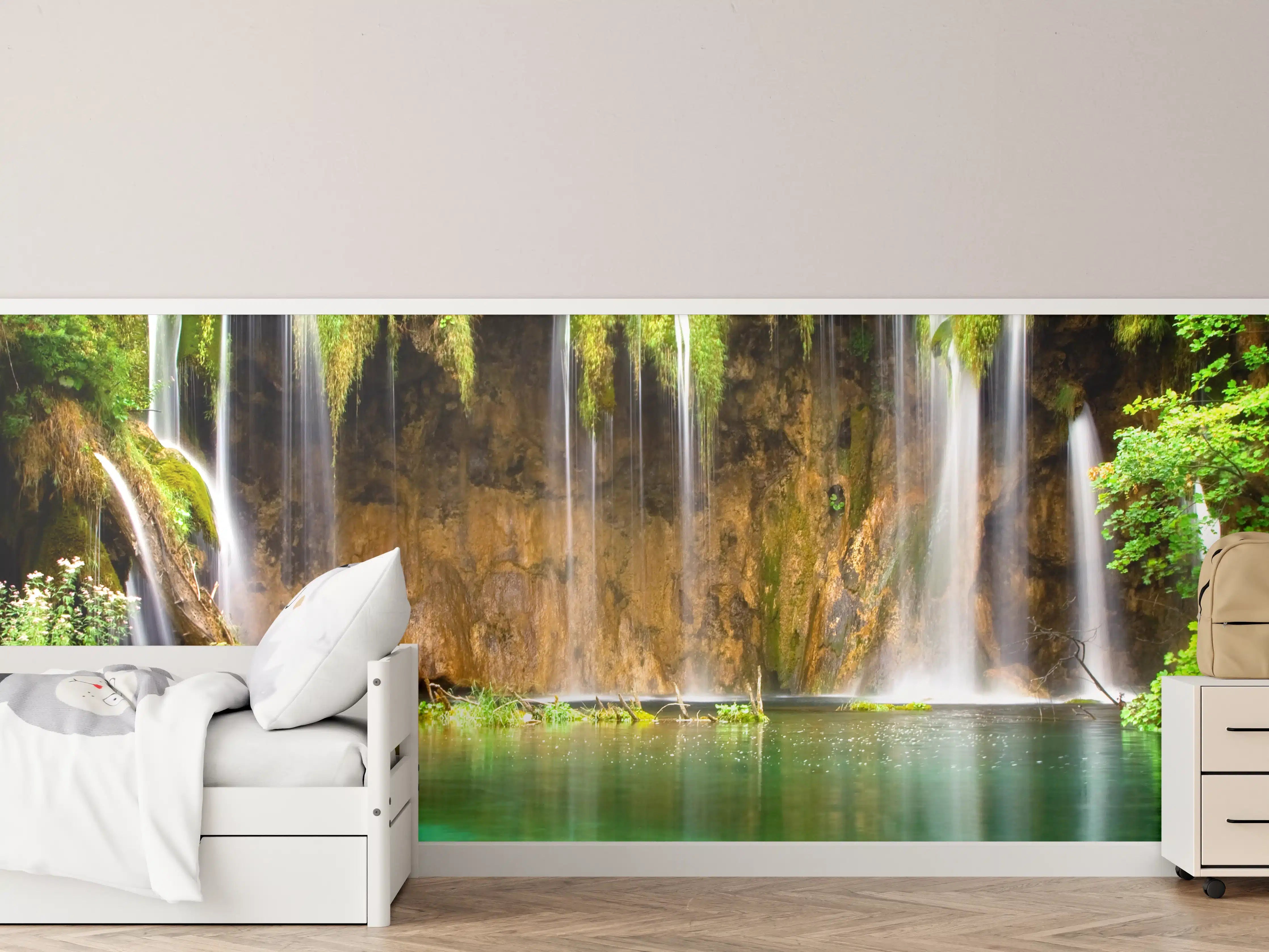 Kinderzimmer Wandgestaltung - Mystischer Wasserfall im smaragdgrünen Dschungel